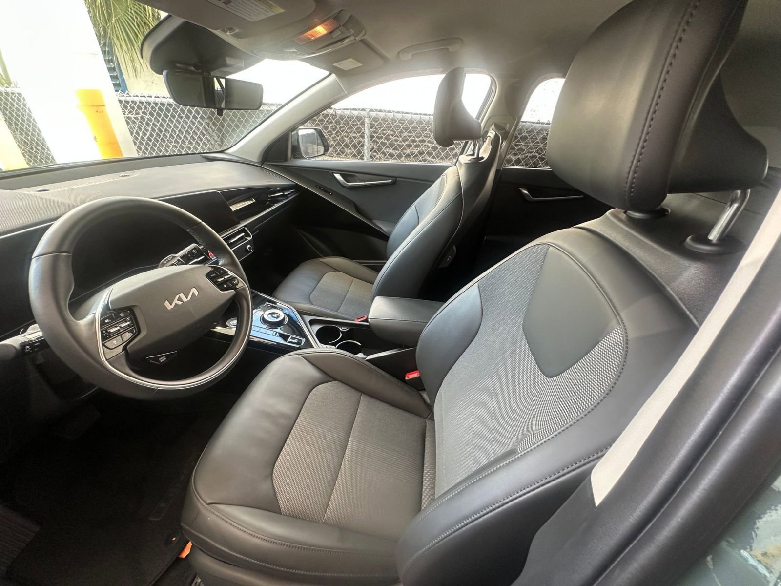 Thumbnail: 2023 Kia Niro - 32