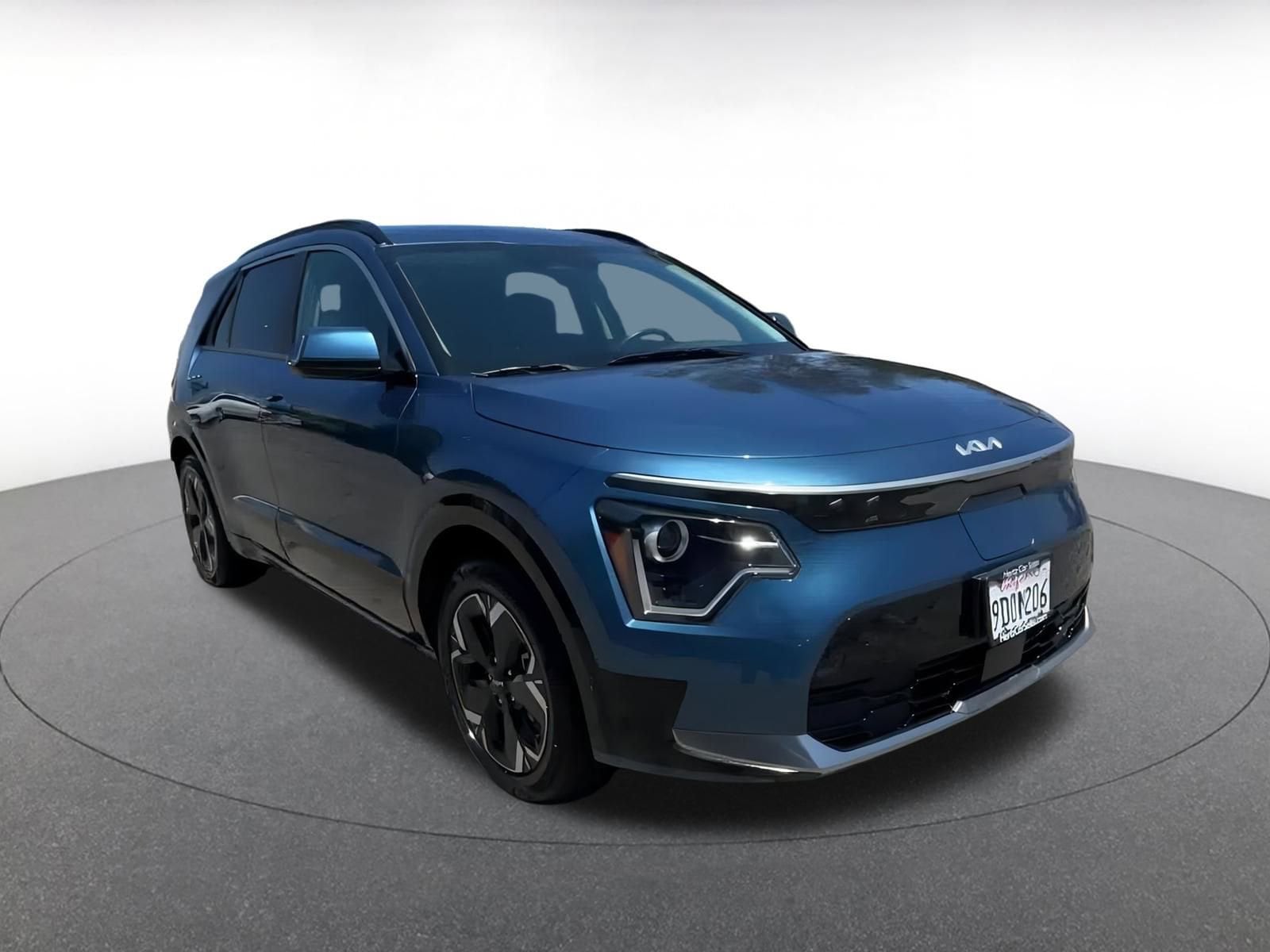 Thumbnail: 2023 Kia Niro - 3