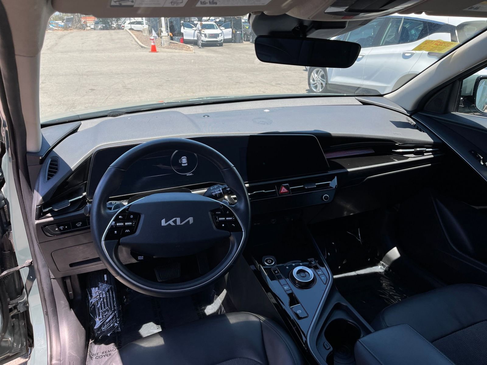 Thumbnail: 2023 Kia Niro - 32