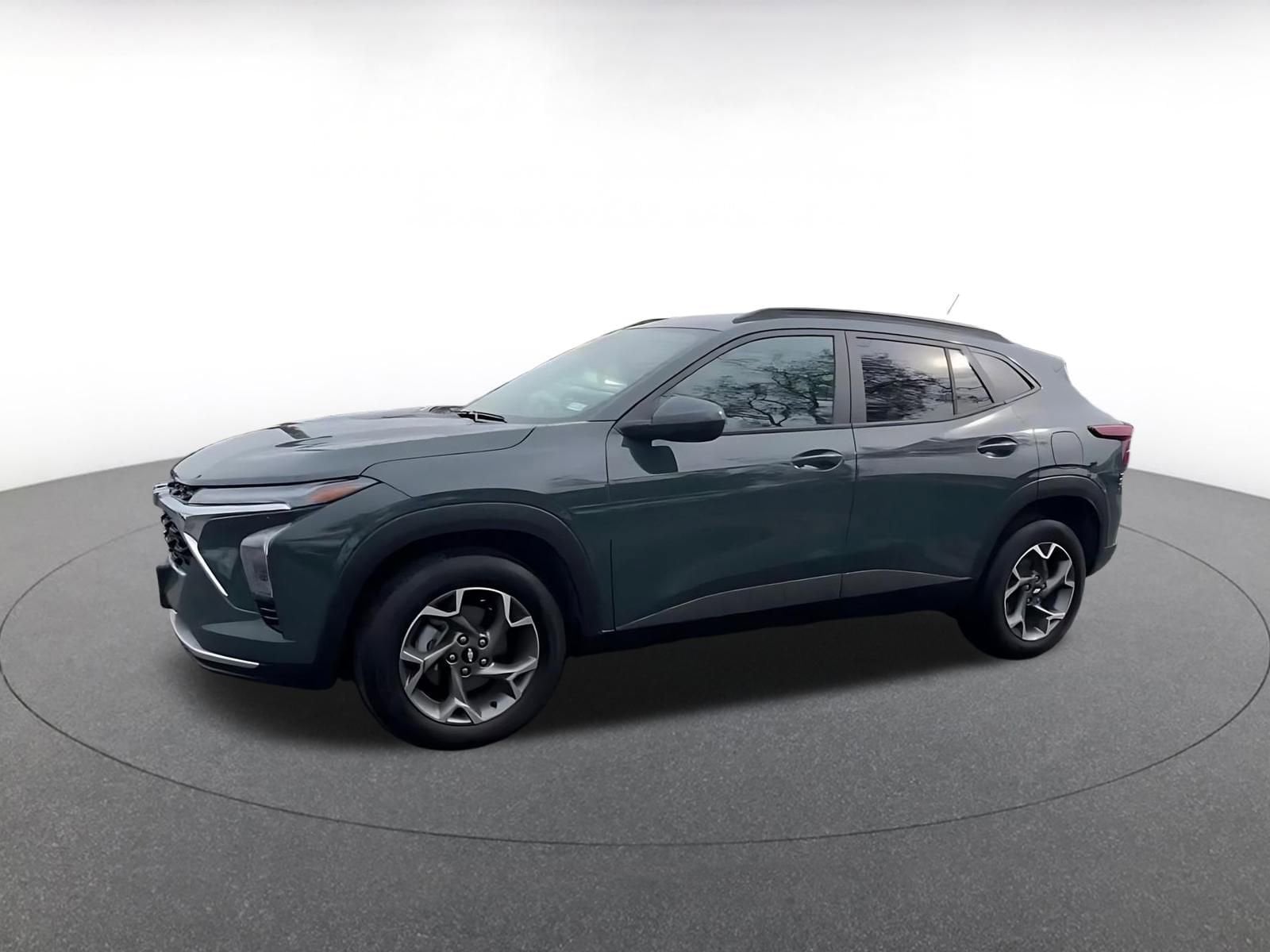 Thumbnail: 2025 Chevrolet Trax - 8