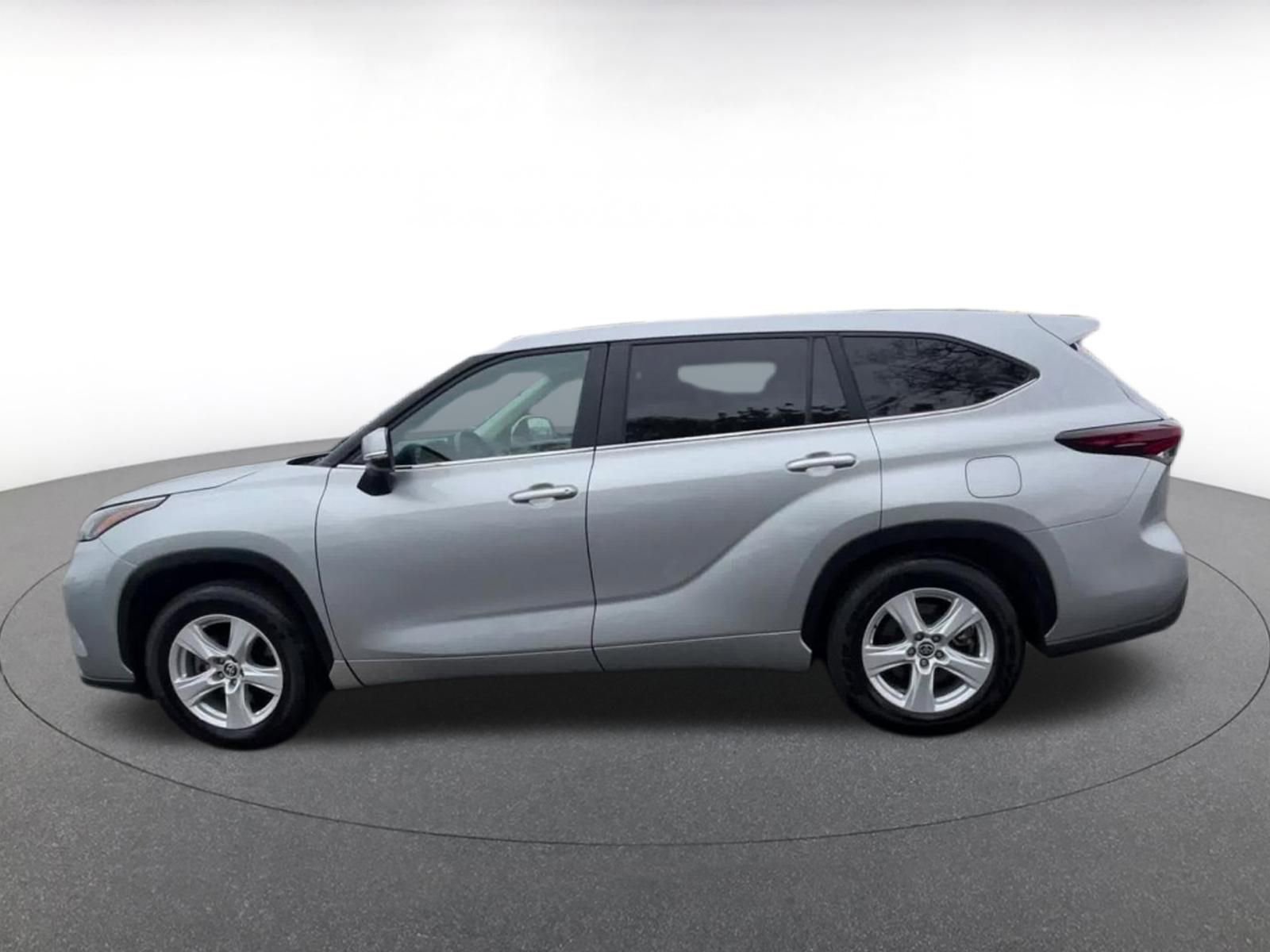 Thumbnail: 2025 Toyota Highlander - 9