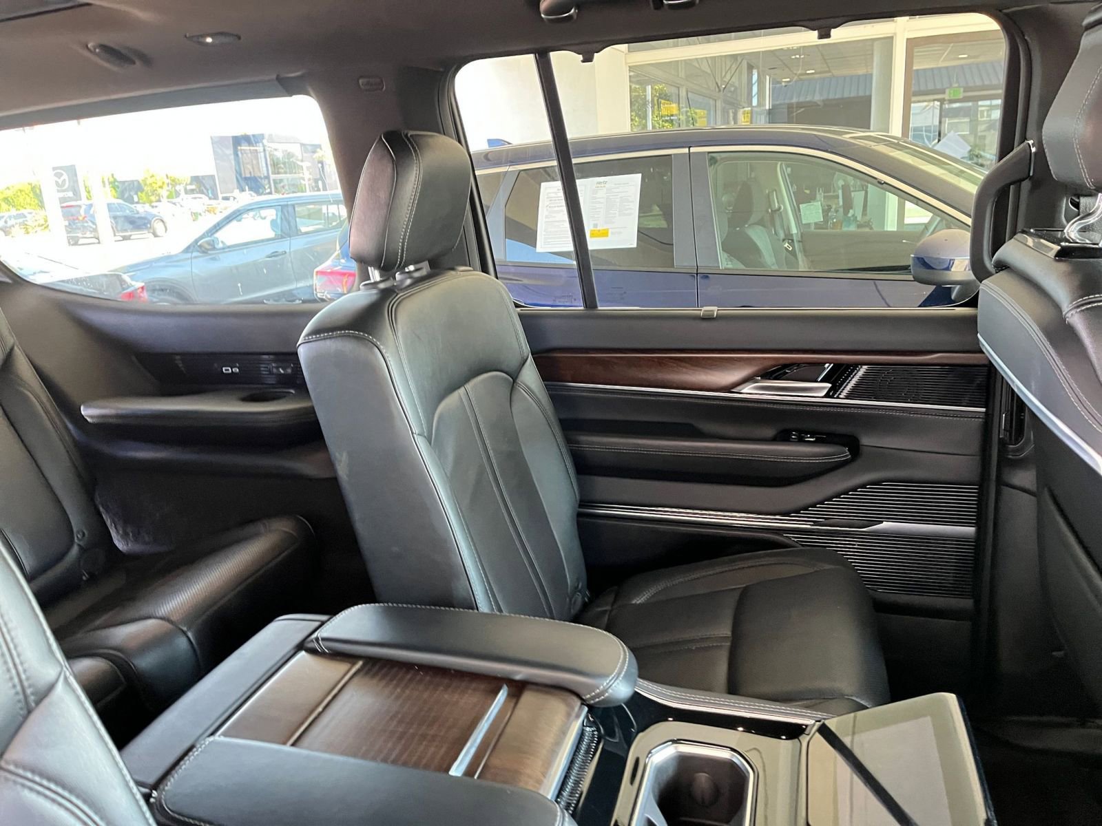 Thumbnail: 2023 Jeep Grand Wagoneer - 32