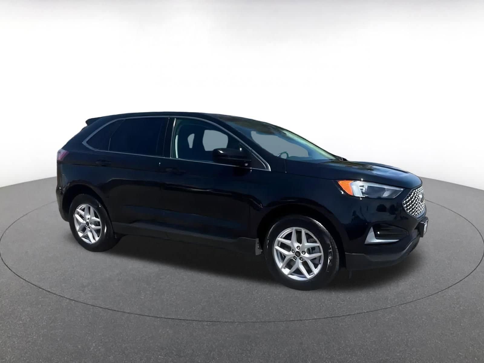 Thumbnail: 2023 Ford Edge - 2