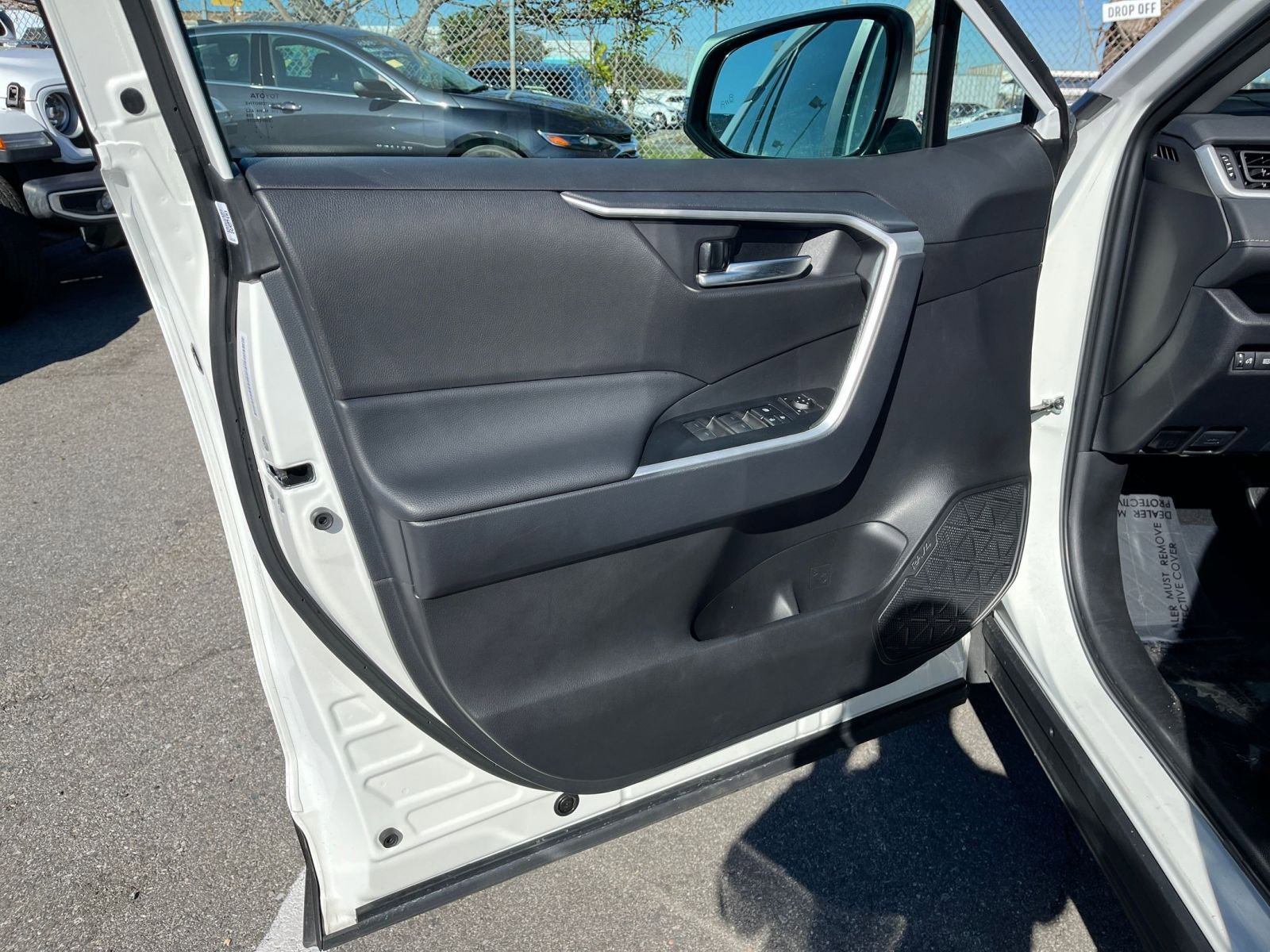 Thumbnail: 2025 Toyota RAV4 - 20