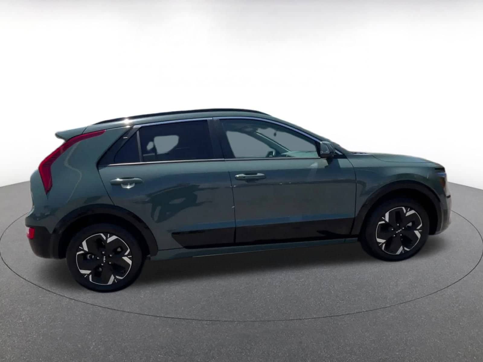 Thumbnail: 2023 Kia Niro - 13