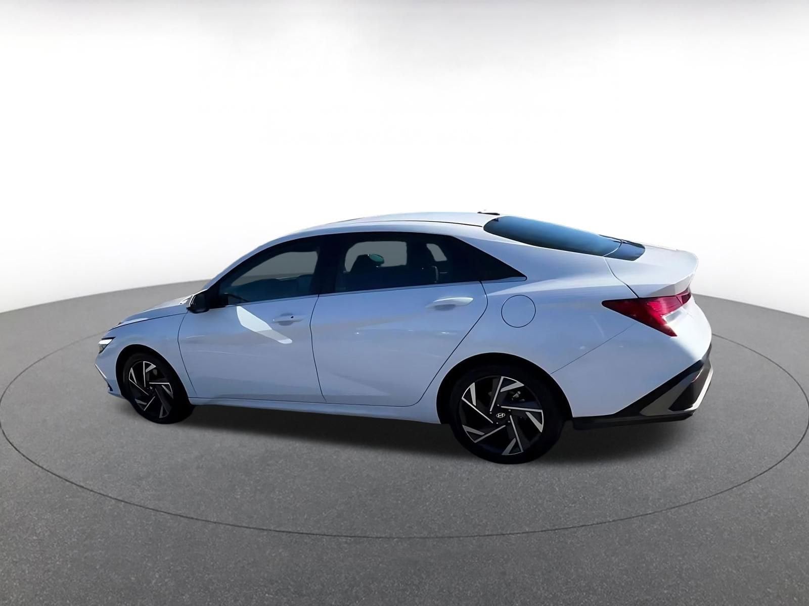 Thumbnail: 2025 Hyundai Elantra - 10