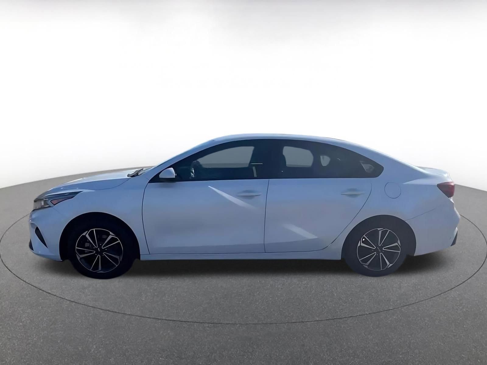 Thumbnail: 2023 Kia Forte - 9
