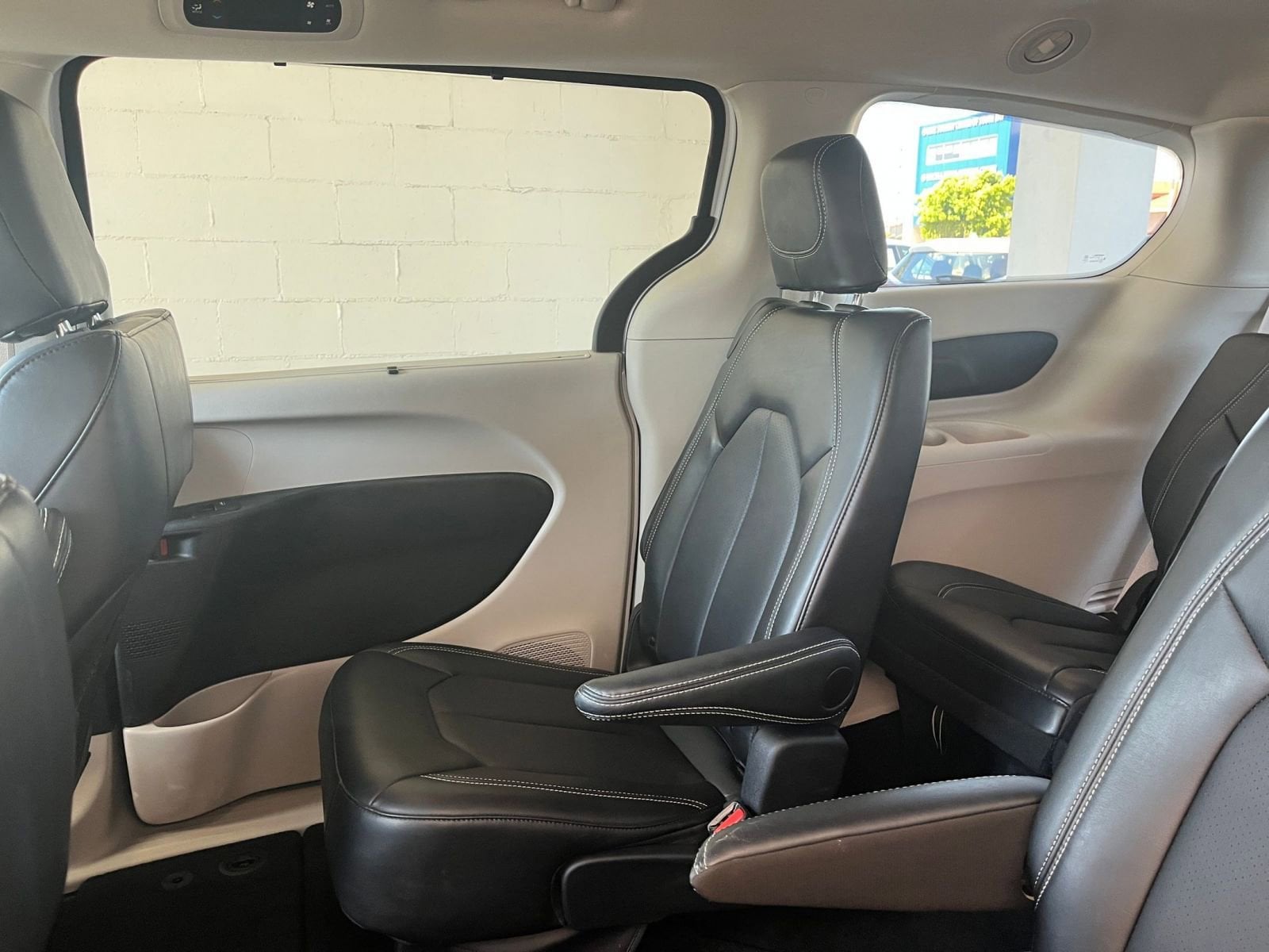 2024 Chrysler Pacifica Touring L 34