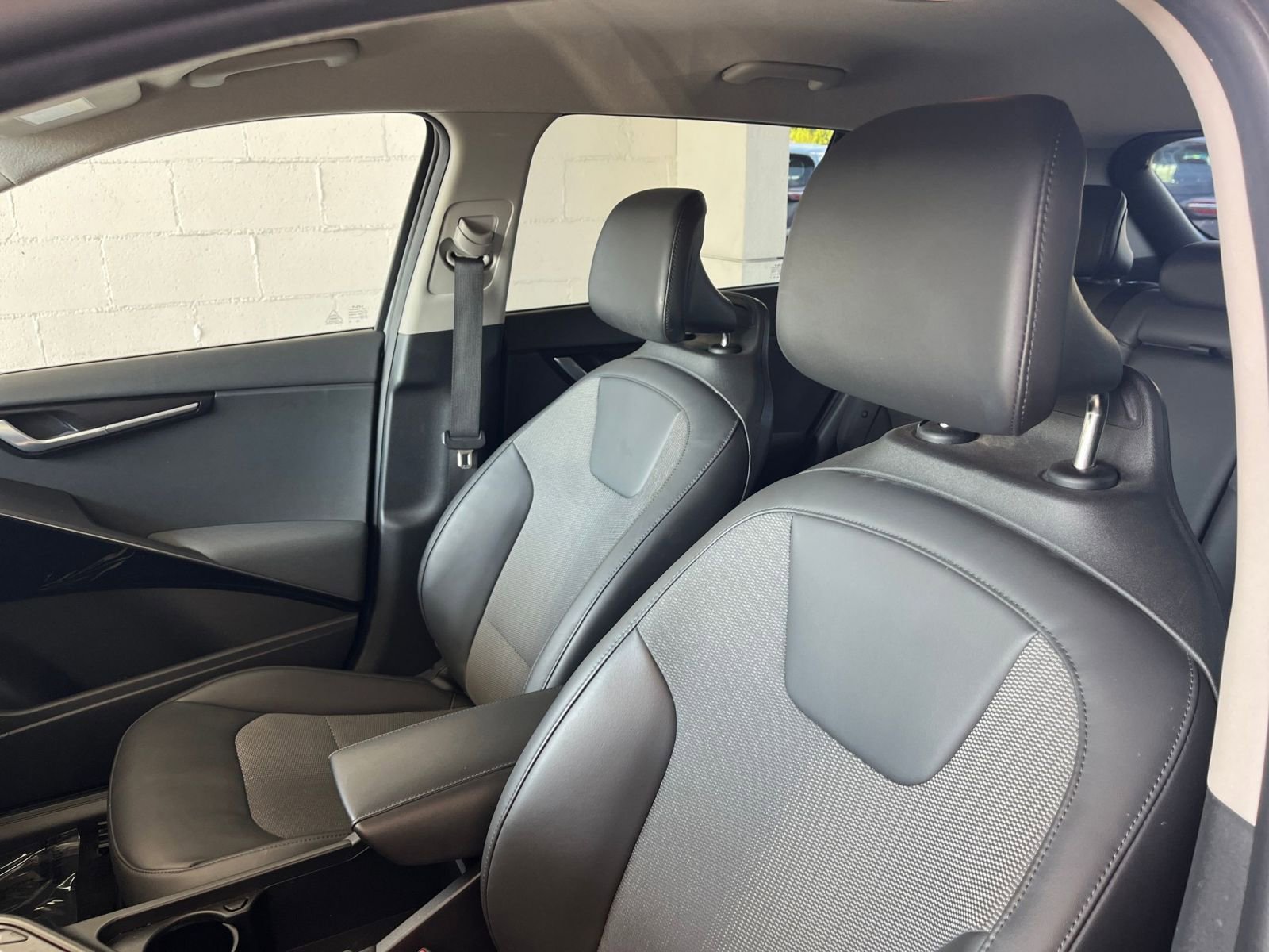 Thumbnail: 2023 Kia Niro - 35
