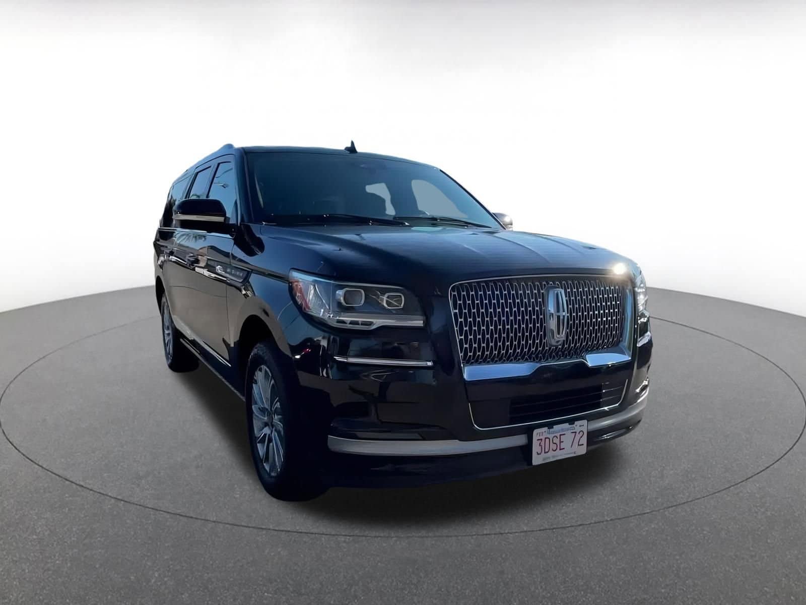 Thumbnail: 2024 Lincoln Navigator L - 3