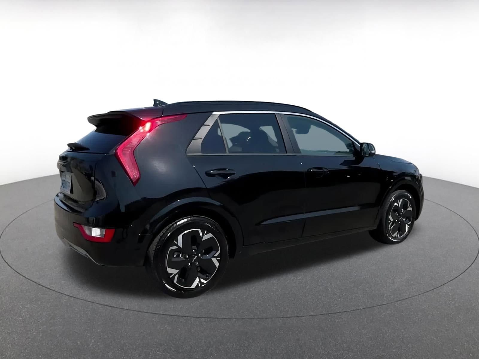 Thumbnail: 2023 Kia Niro - 12
