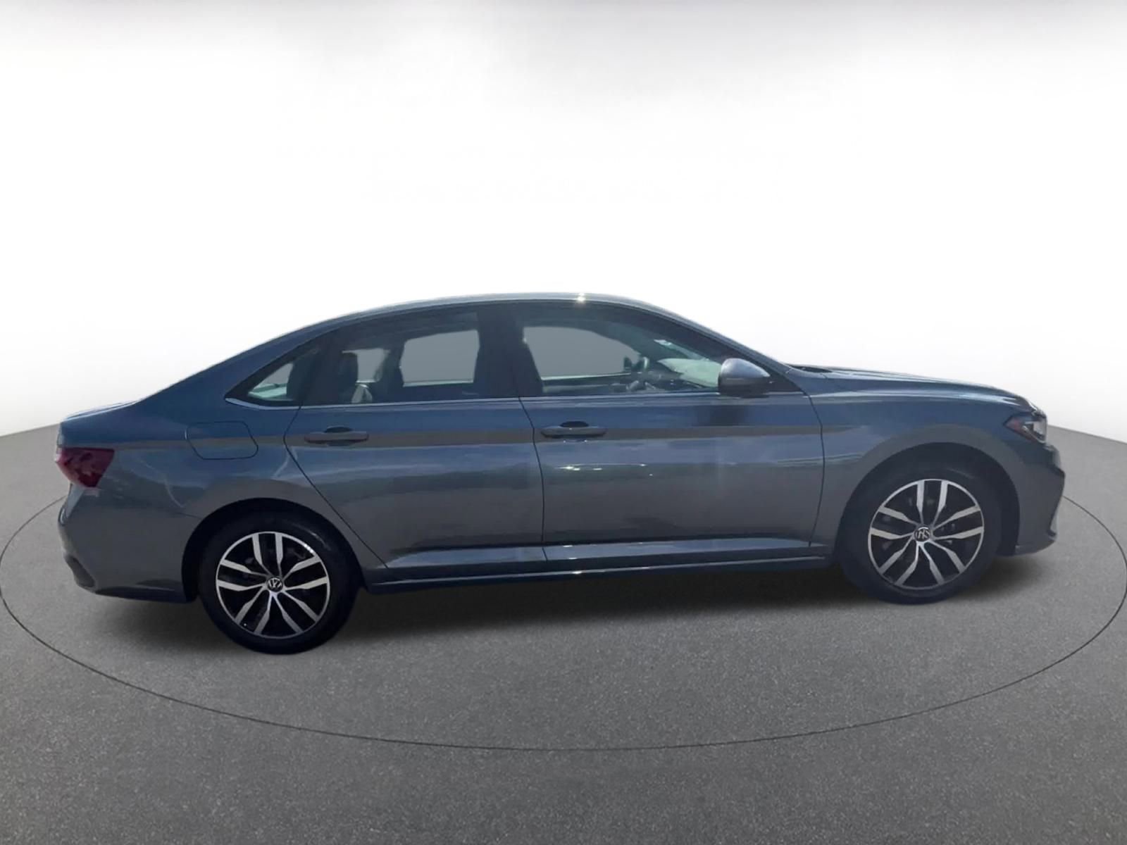 Thumbnail: 2025 Volkswagen Jetta - 16