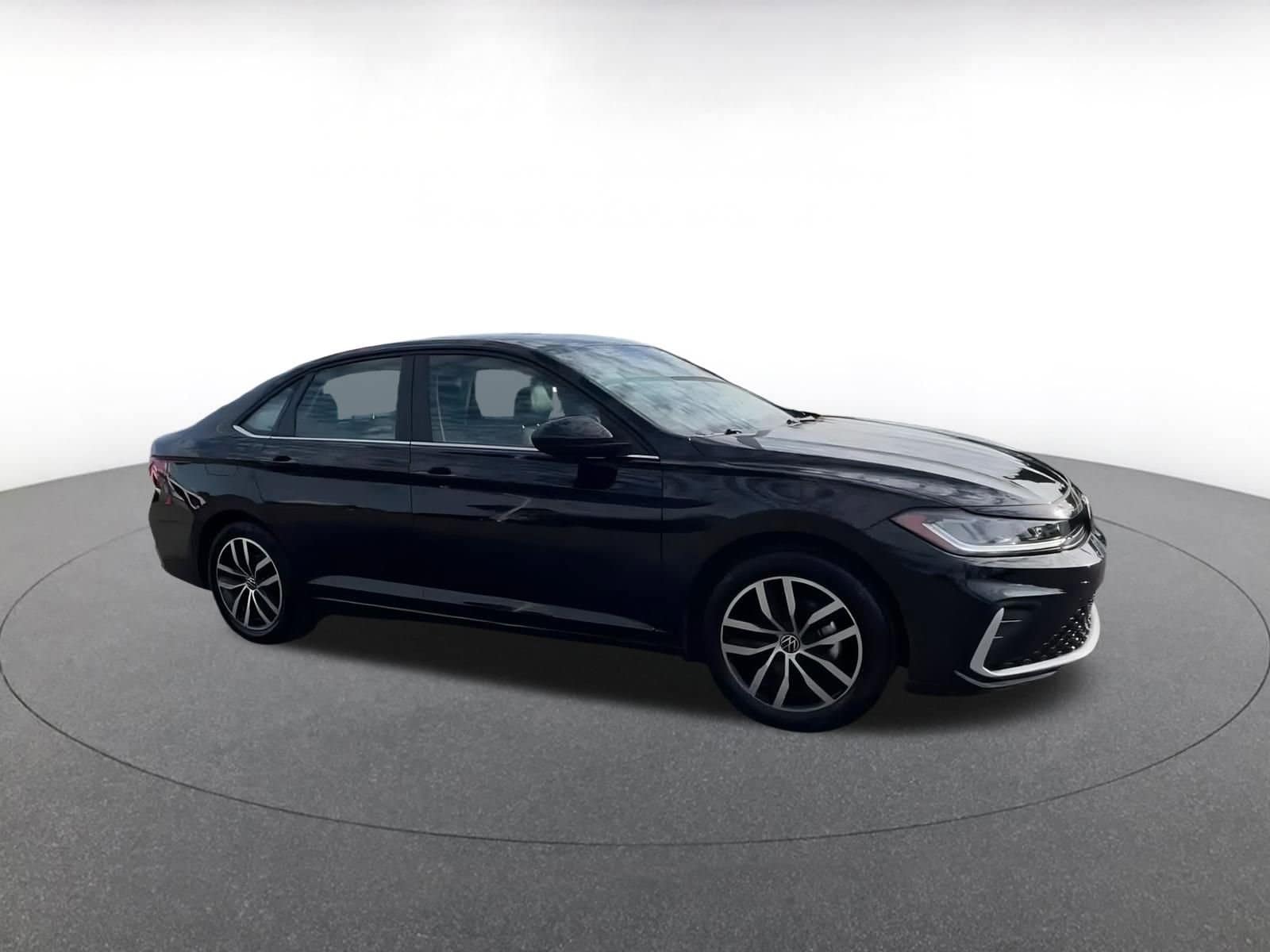 Thumbnail: 2025 Volkswagen Jetta - 2