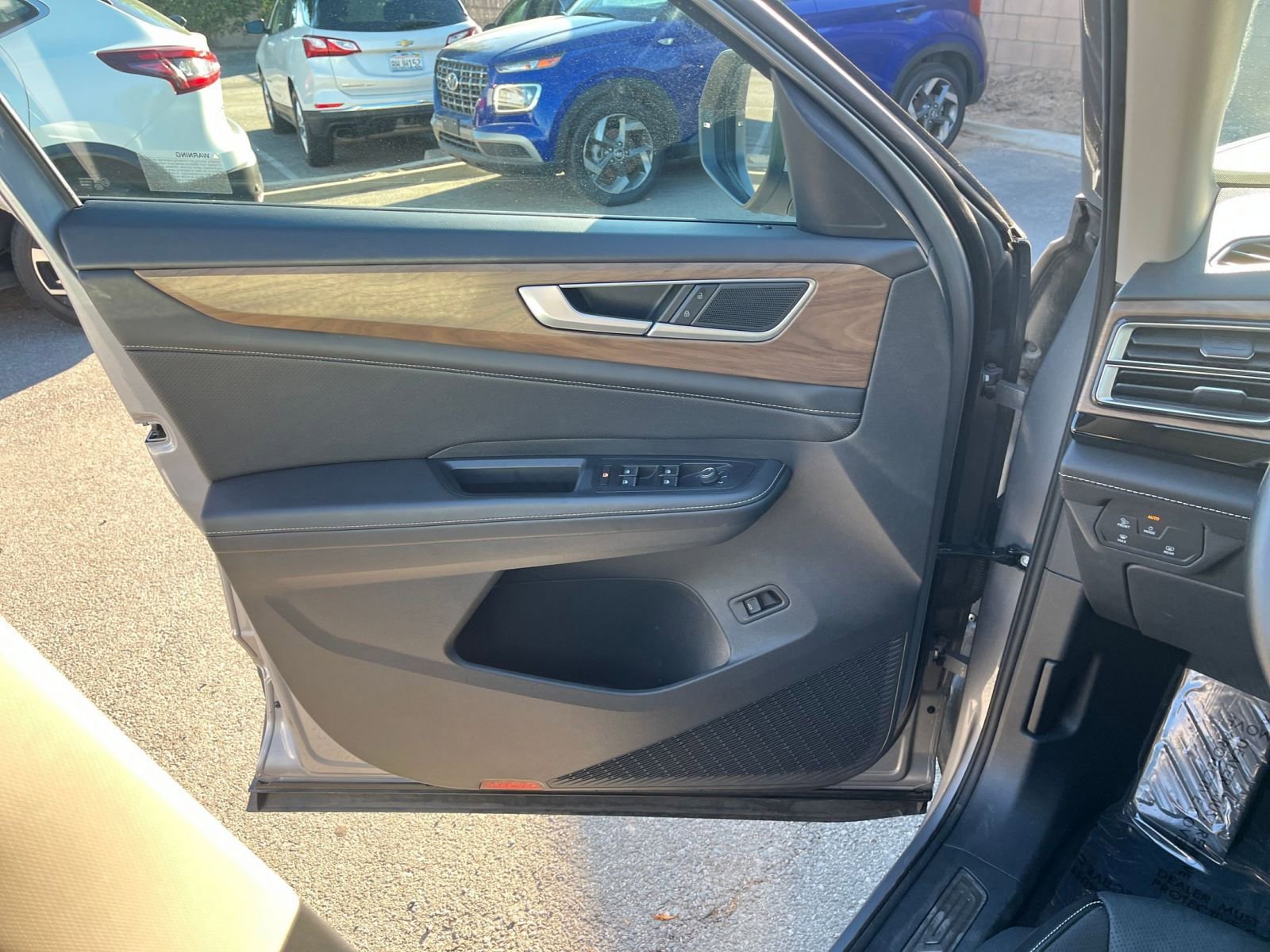 Thumbnail: 2025 Volkswagen Atlas - 20