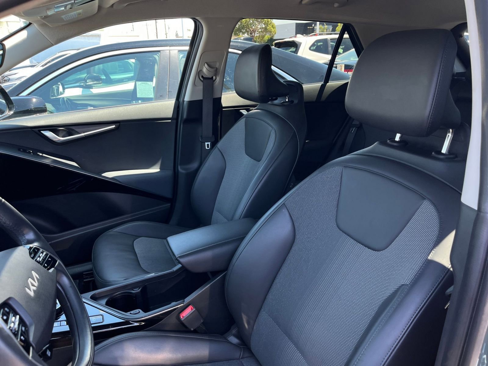 Thumbnail: 2023 Kia Niro - 26