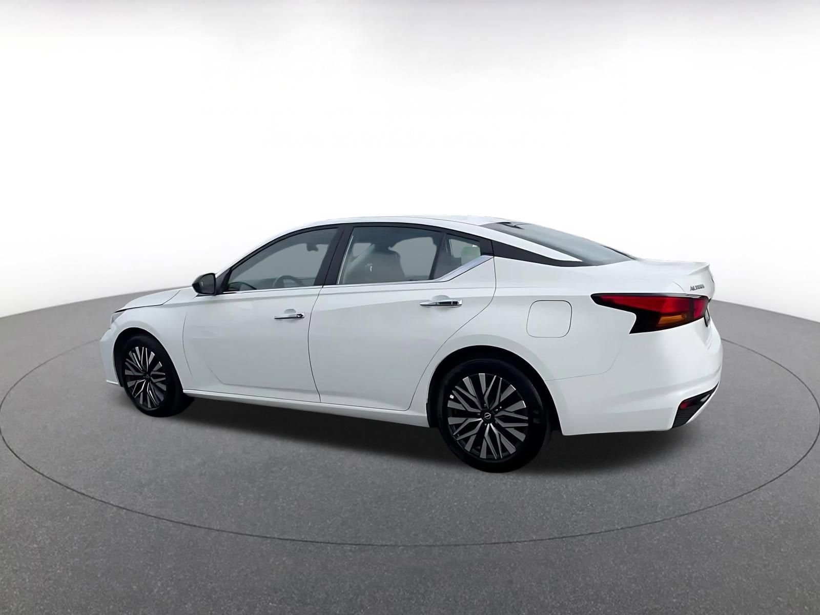 Thumbnail: 2025 Nissan Altima - 10