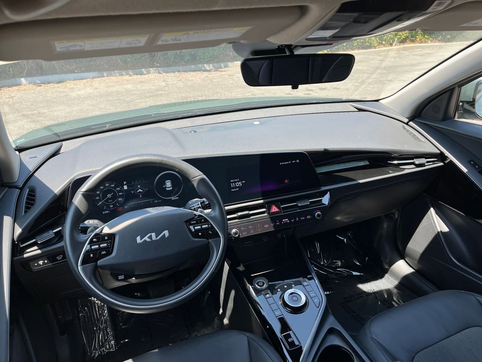 Thumbnail: 2023 Kia Niro - 32