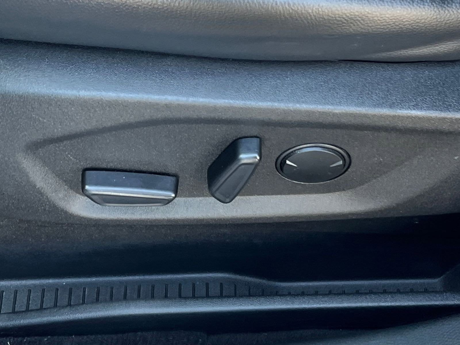 Thumbnail: 2023 Ford Edge - 19