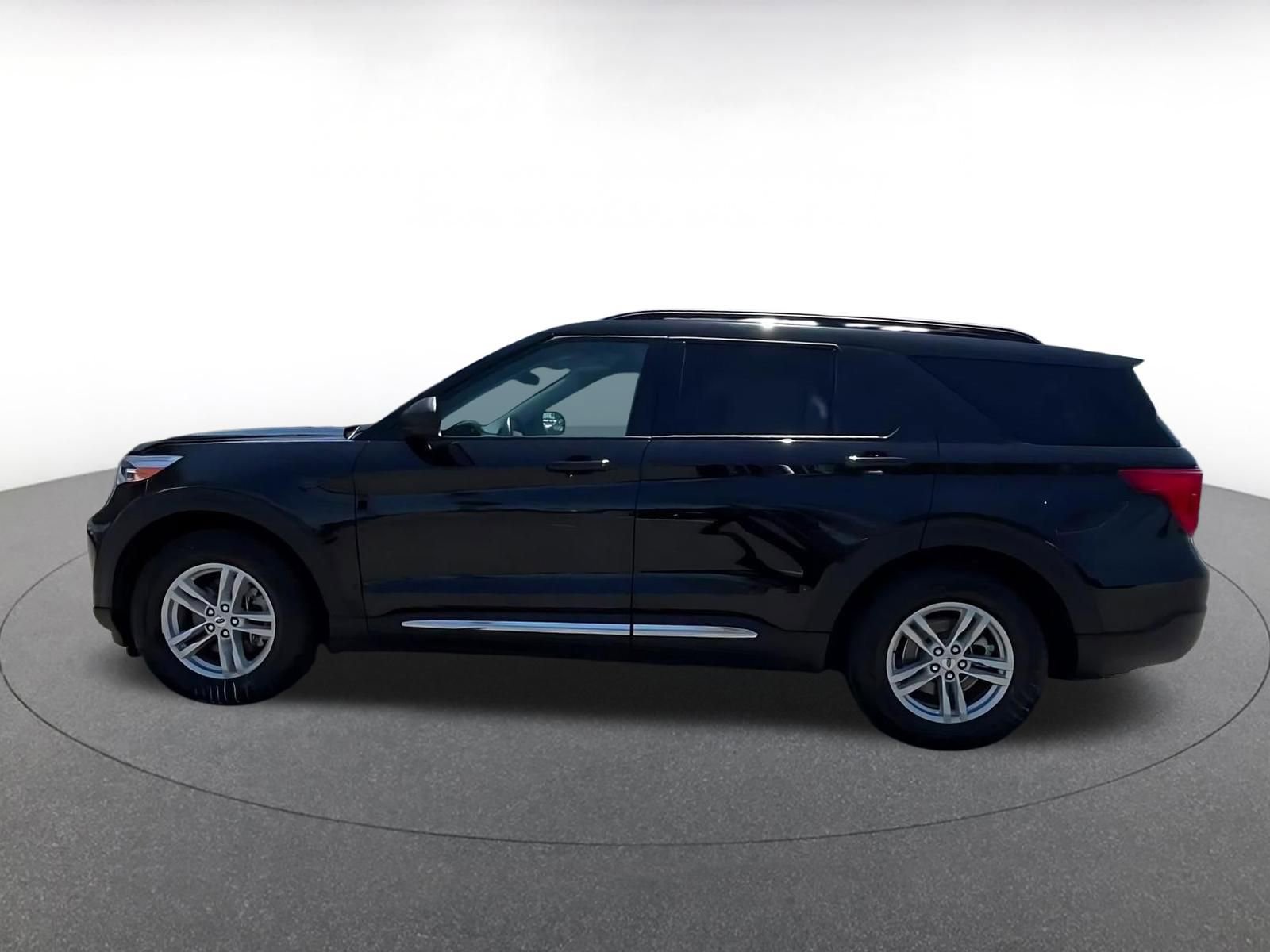 Thumbnail: 2023 Ford Explorer - 9