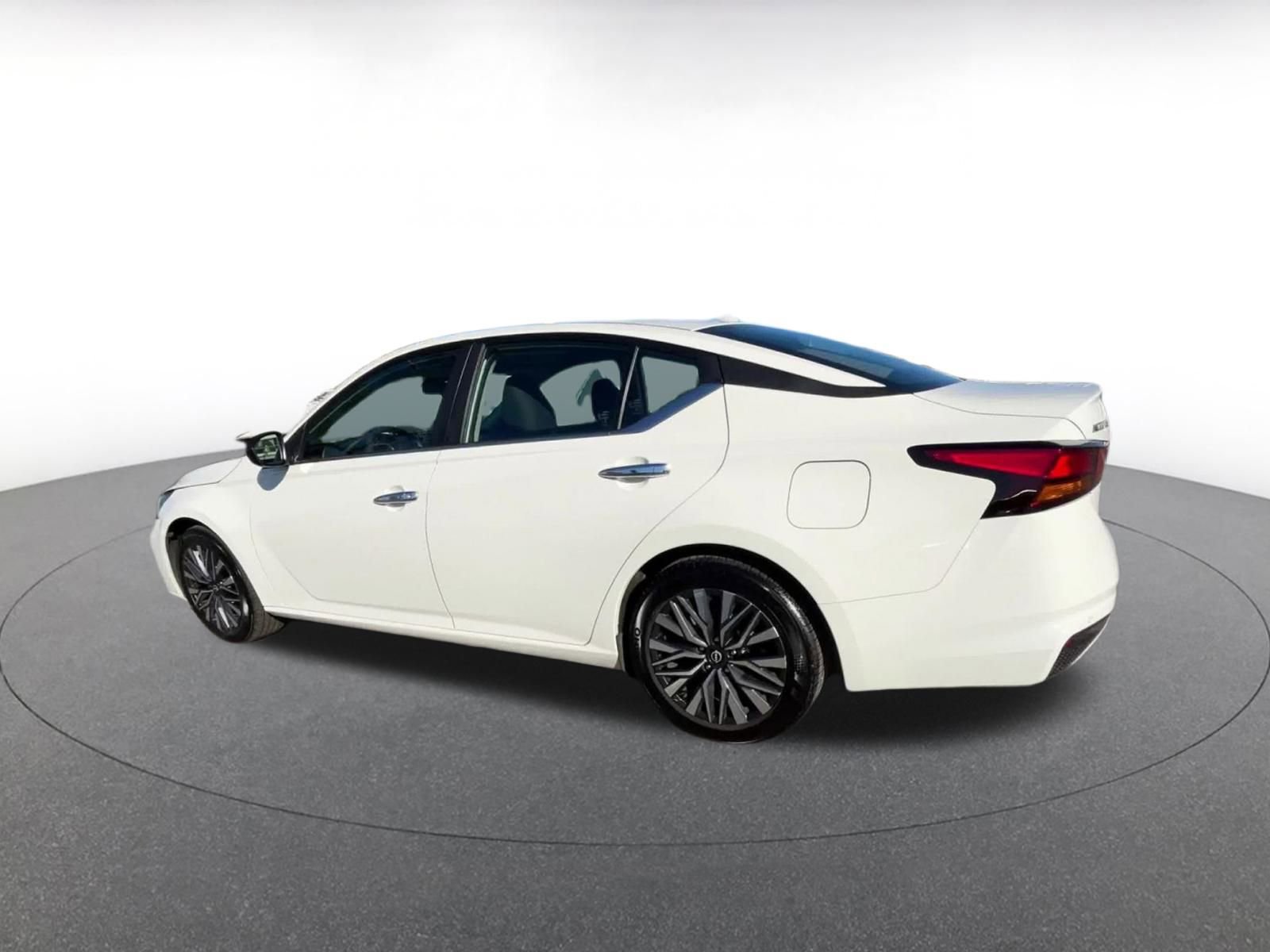 Thumbnail: 2025 Nissan Altima - 10