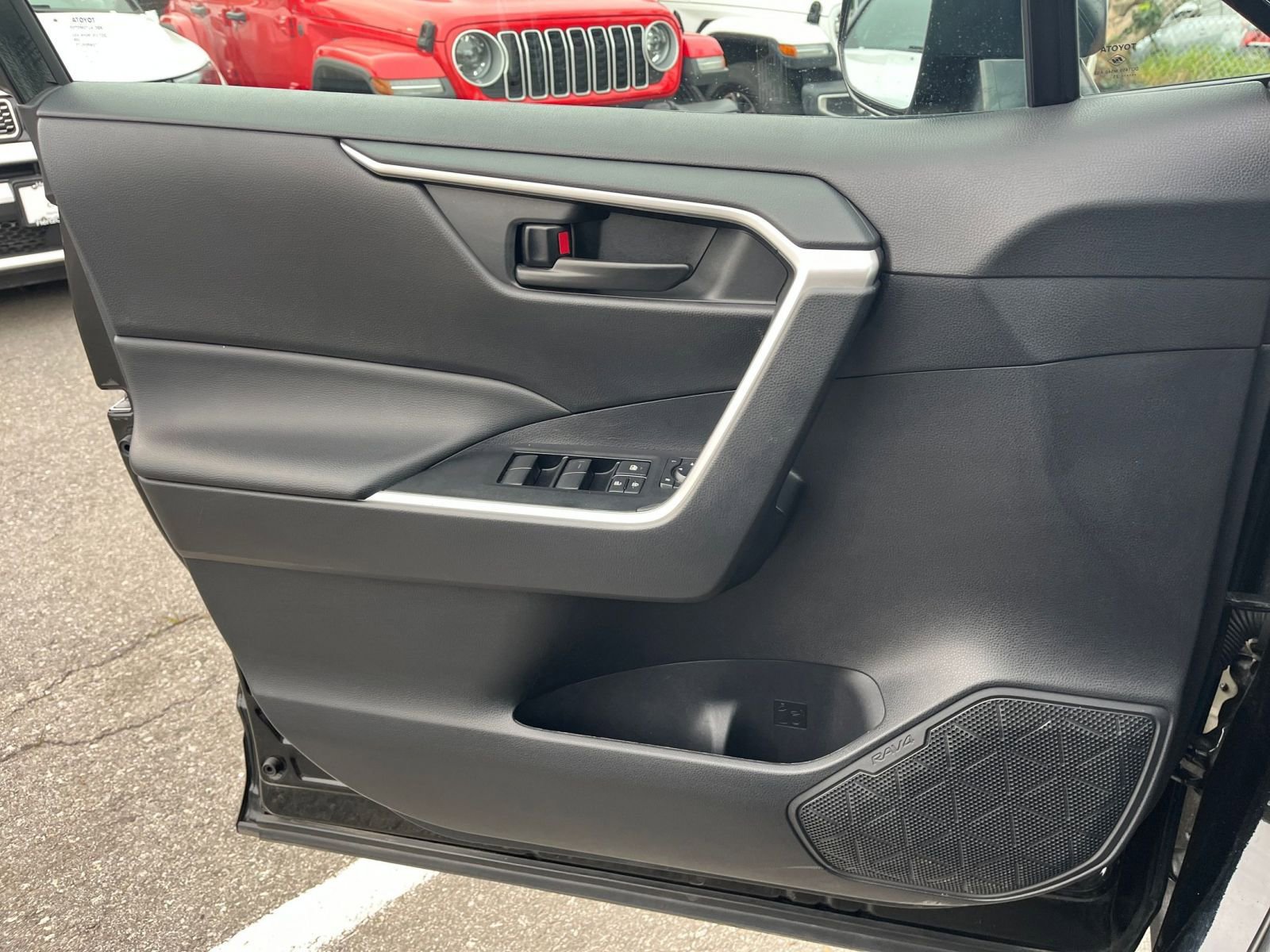 Thumbnail: 2025 Toyota RAV4 - 18