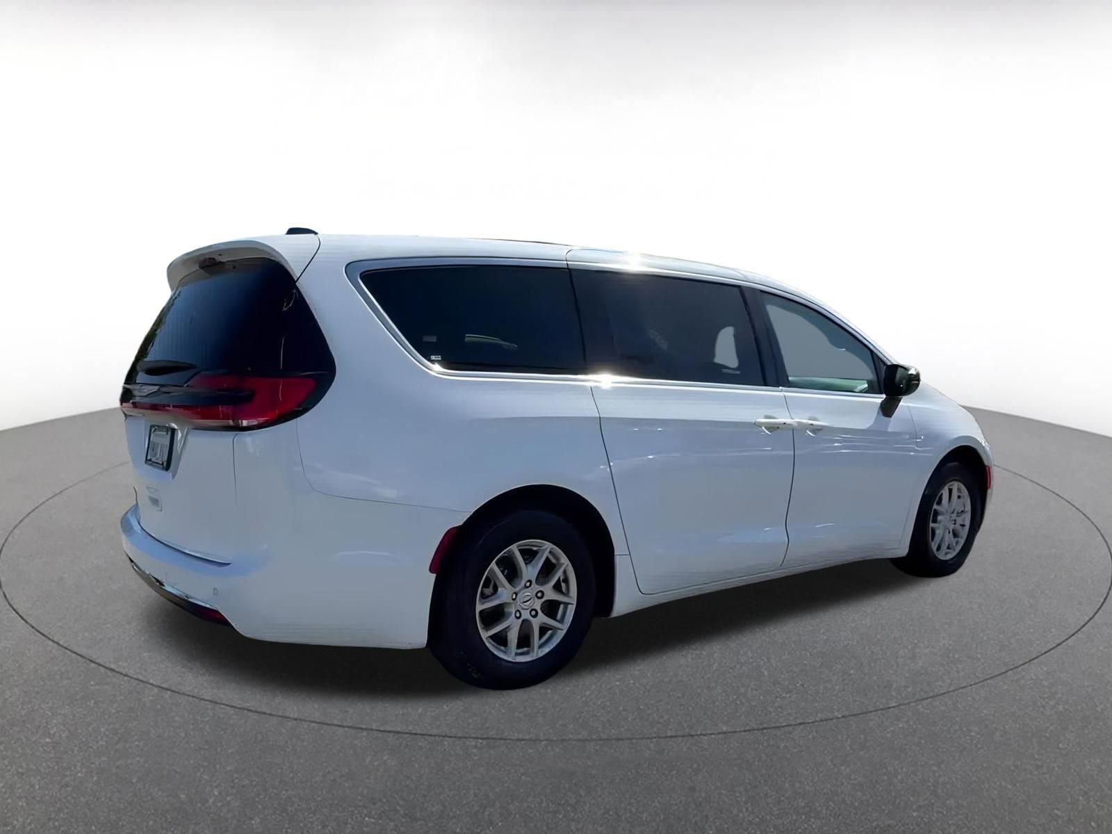2024 Chrysler Pacifica Touring L 11
