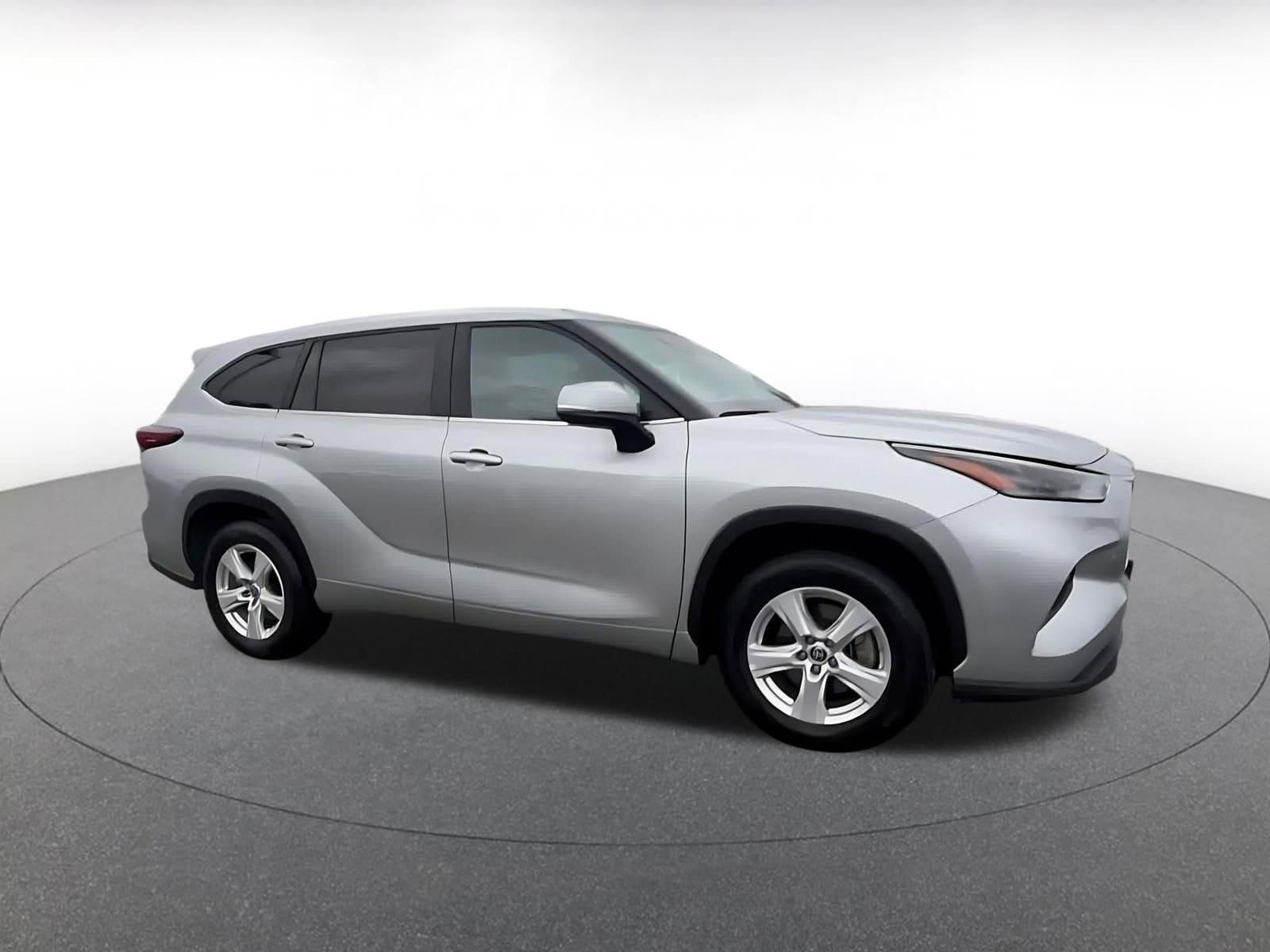 Thumbnail: 2025 Toyota Highlander - 2