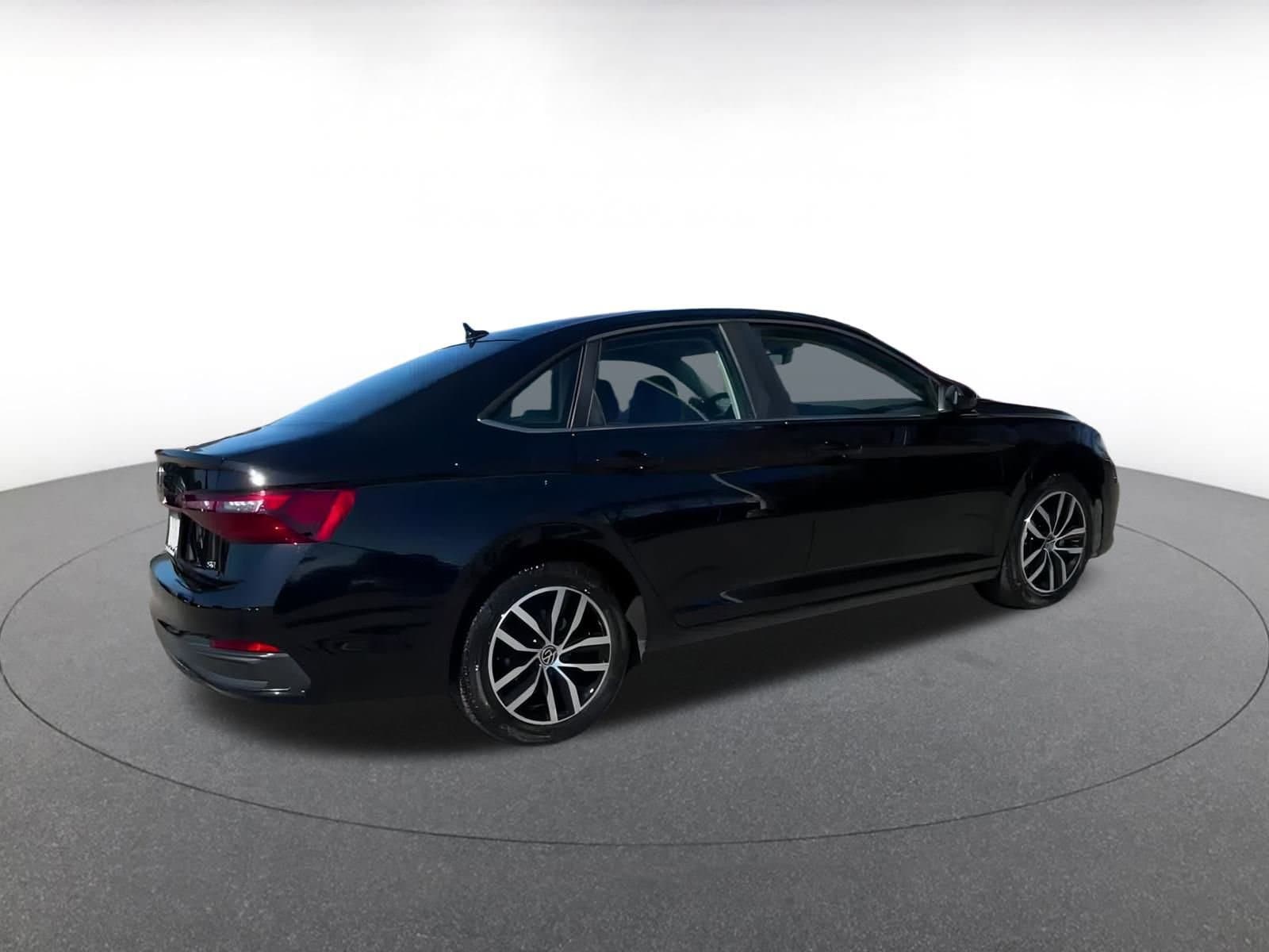 Thumbnail: 2025 Volkswagen Jetta - 14