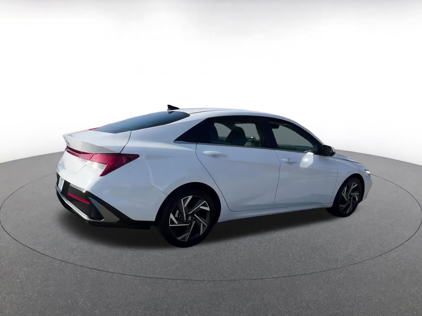 Thumbnail: 2025 Hyundai Elantra - 15