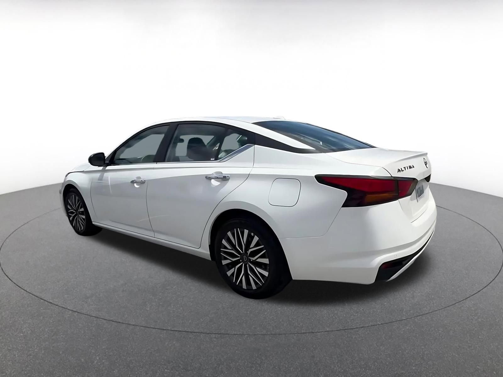 Thumbnail: 2025 Nissan Altima - 10