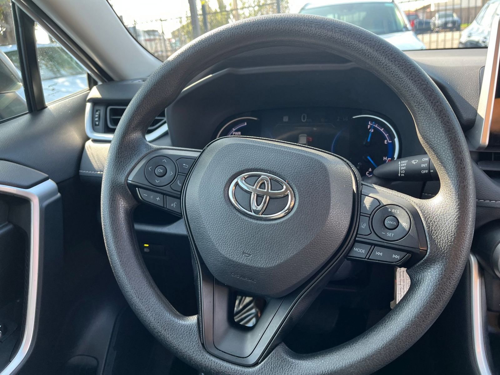 Thumbnail: 2025 Toyota RAV4 - 28