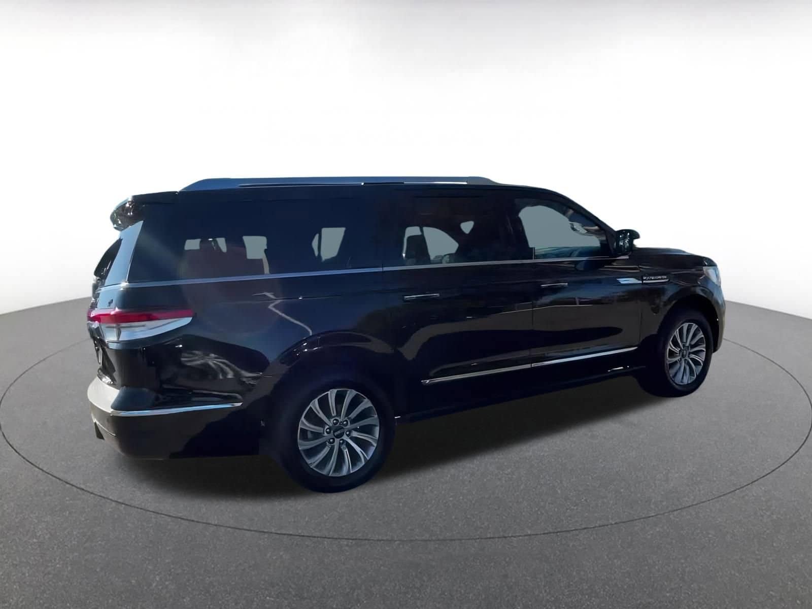 Thumbnail: 2024 Lincoln Navigator L - 15