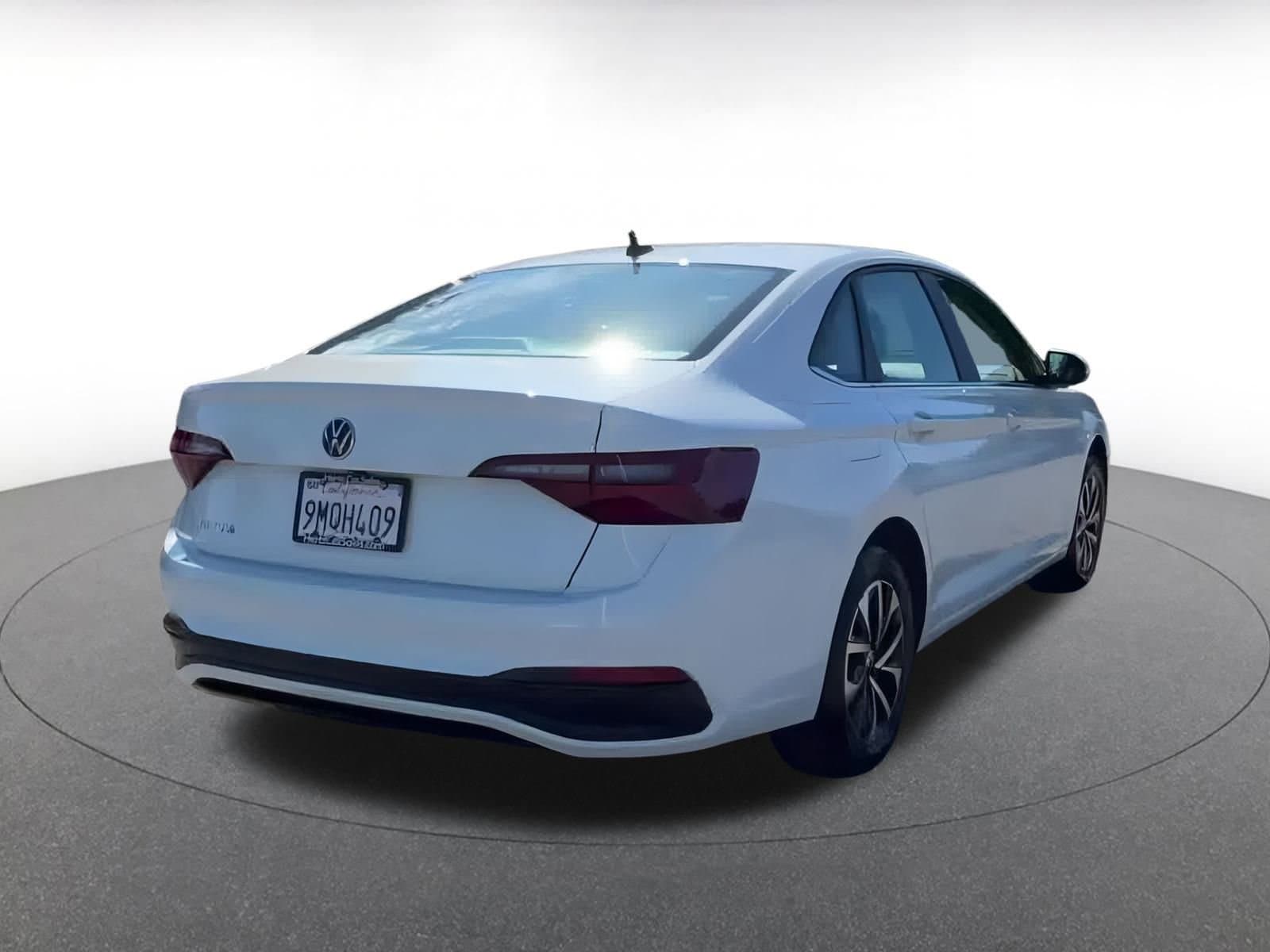 Thumbnail: 2024 Volkswagen Jetta - 11