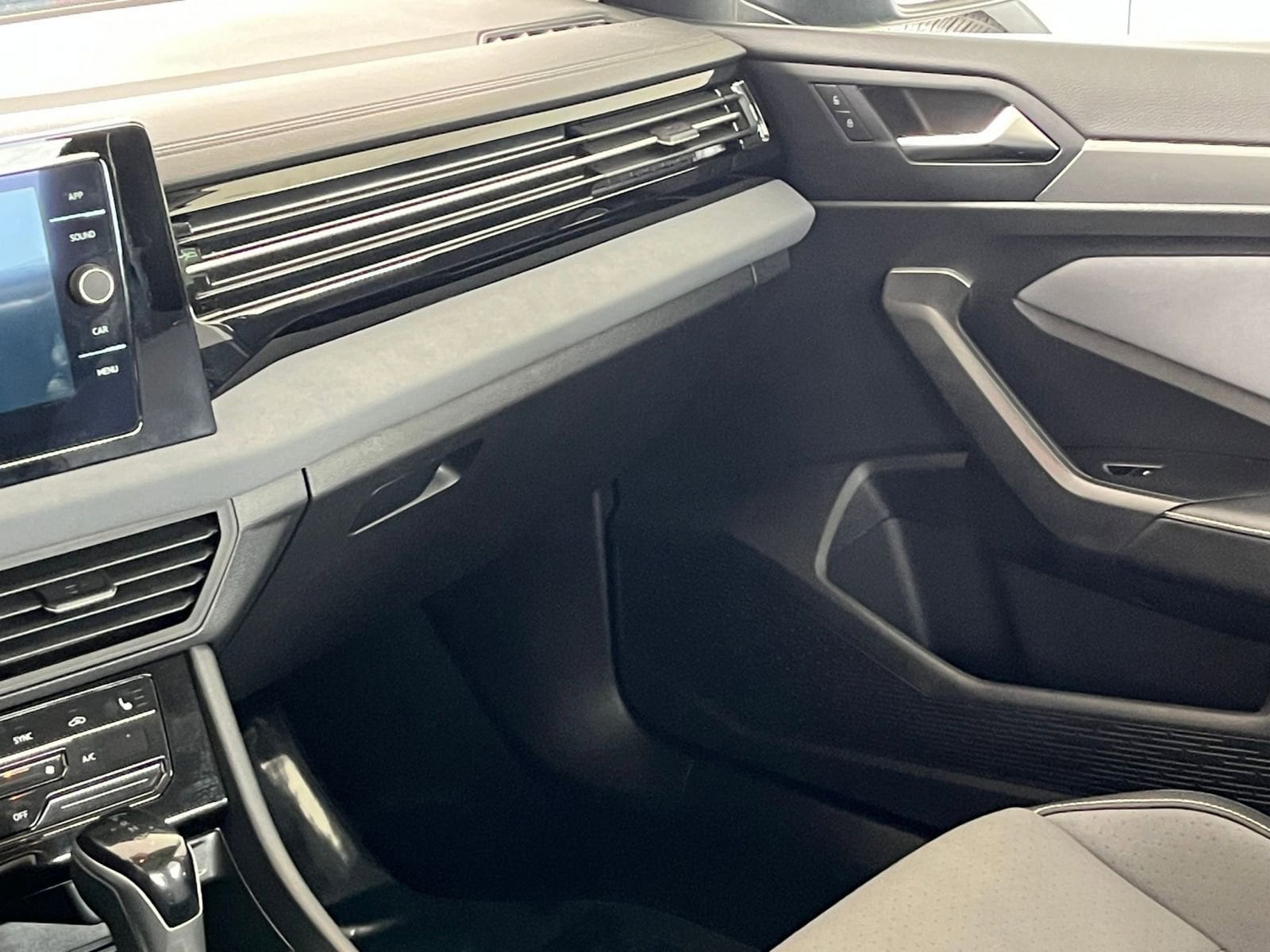 Thumbnail: 2025 Volkswagen Jetta - 35