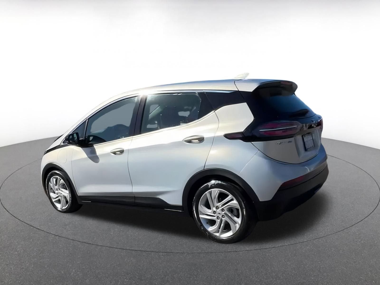 Thumbnail: 2023 Chevrolet Bolt EV - 10
