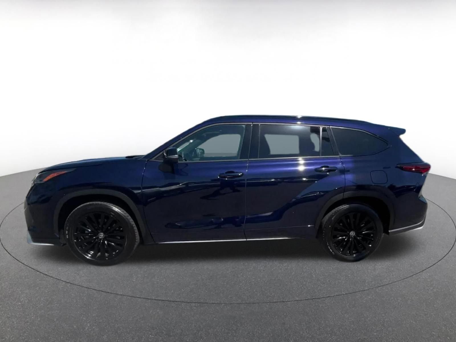 Thumbnail: 2025 Toyota Highlander - 9