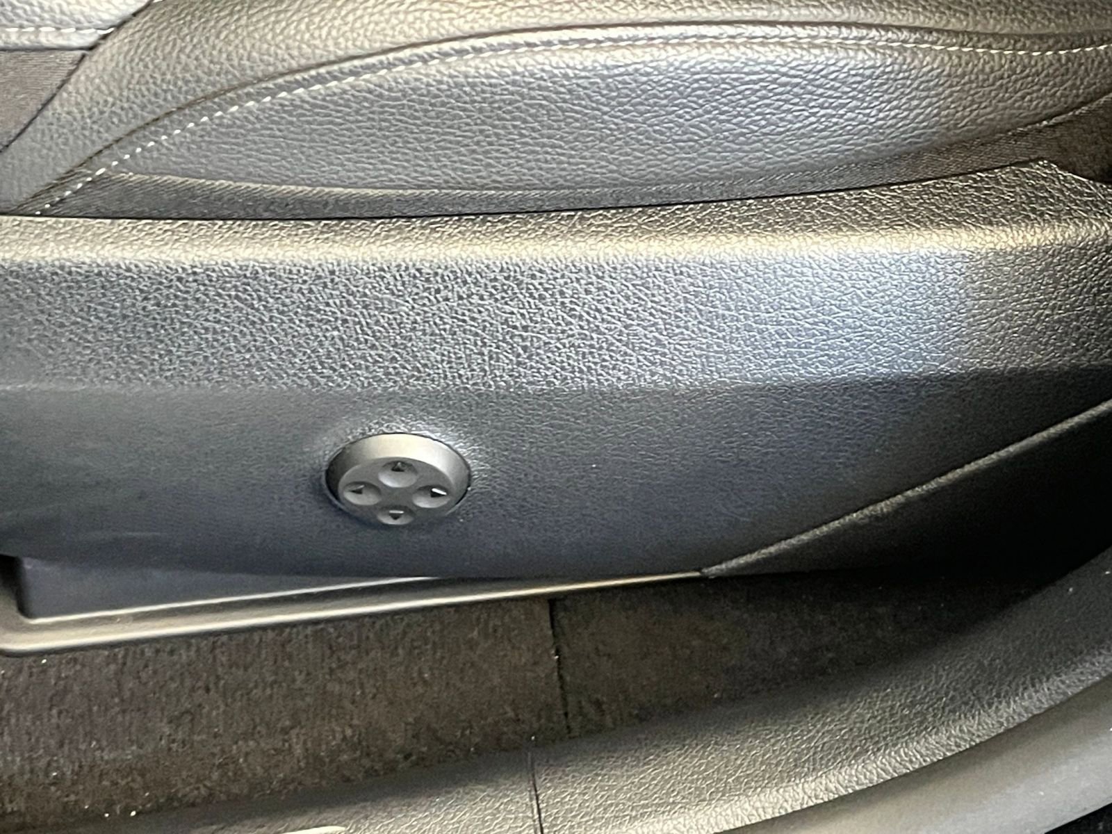 Thumbnail: 2024 Mercedes-Benz GLC - 23