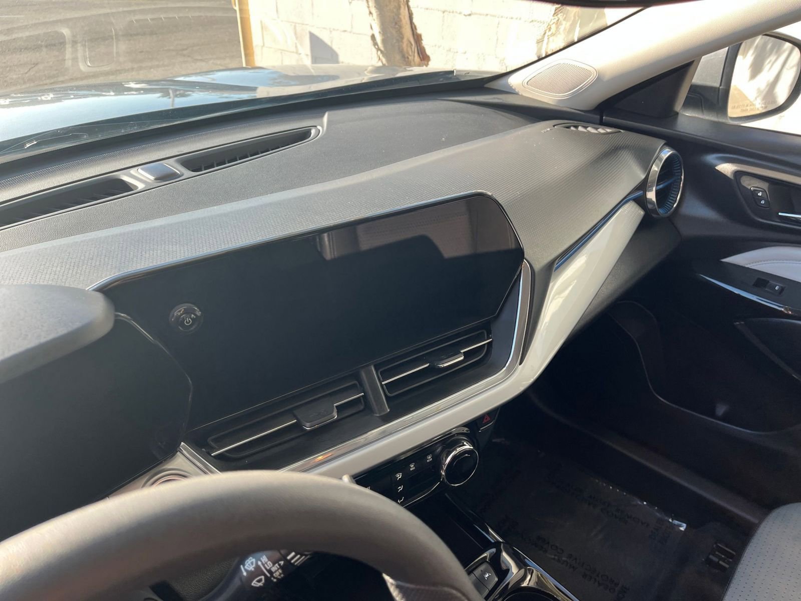 Thumbnail: 2025 Chevrolet Trax - 17