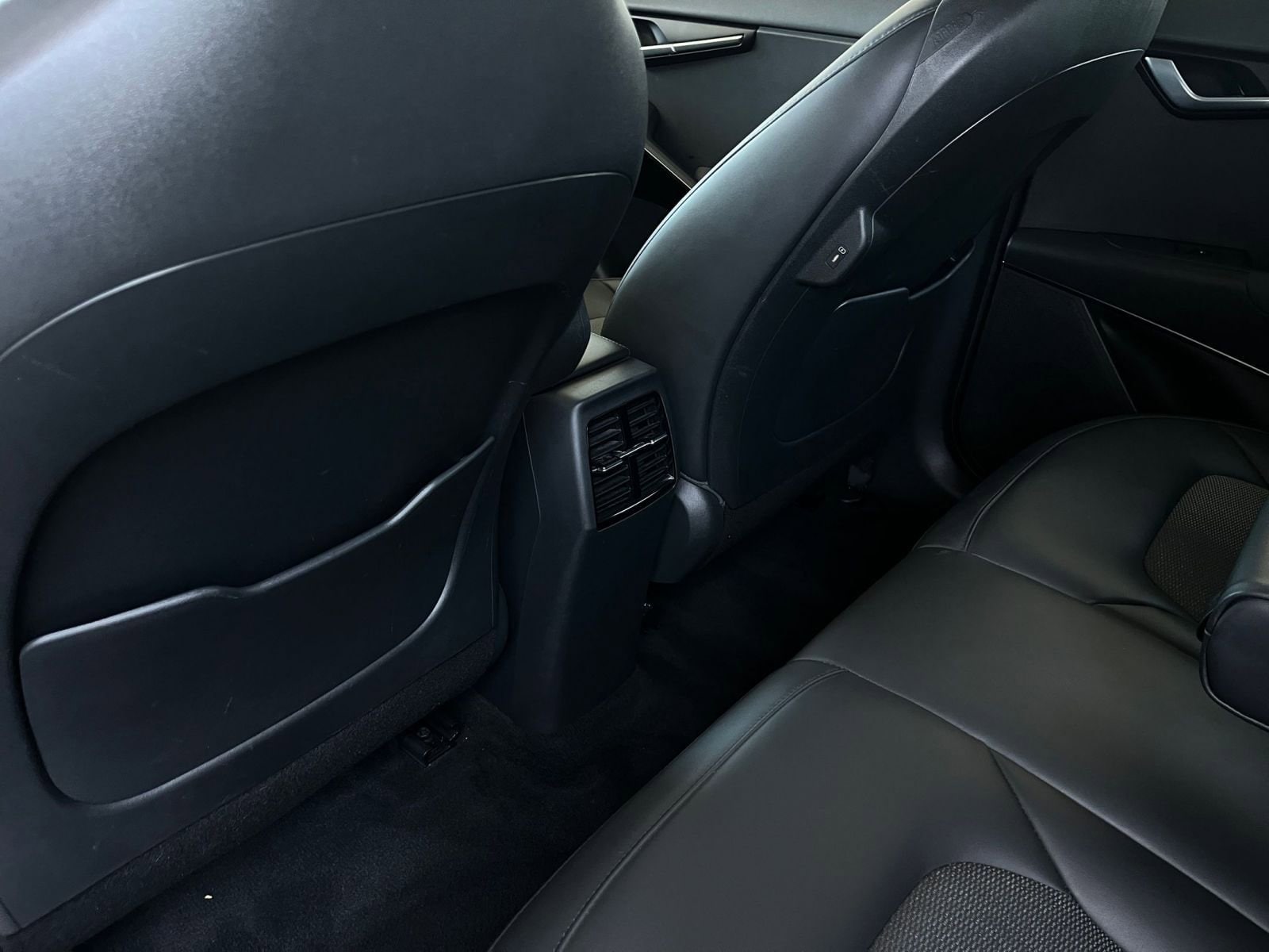 Thumbnail: 2023 Kia Niro - 24