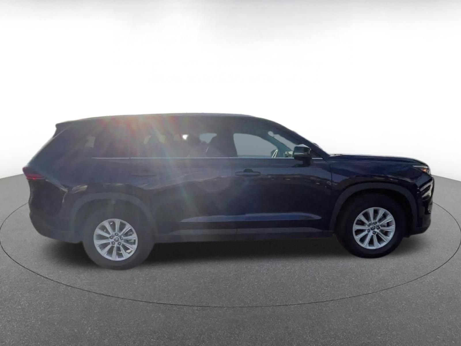 Thumbnail: 2025 Toyota Grand Highlander - 16