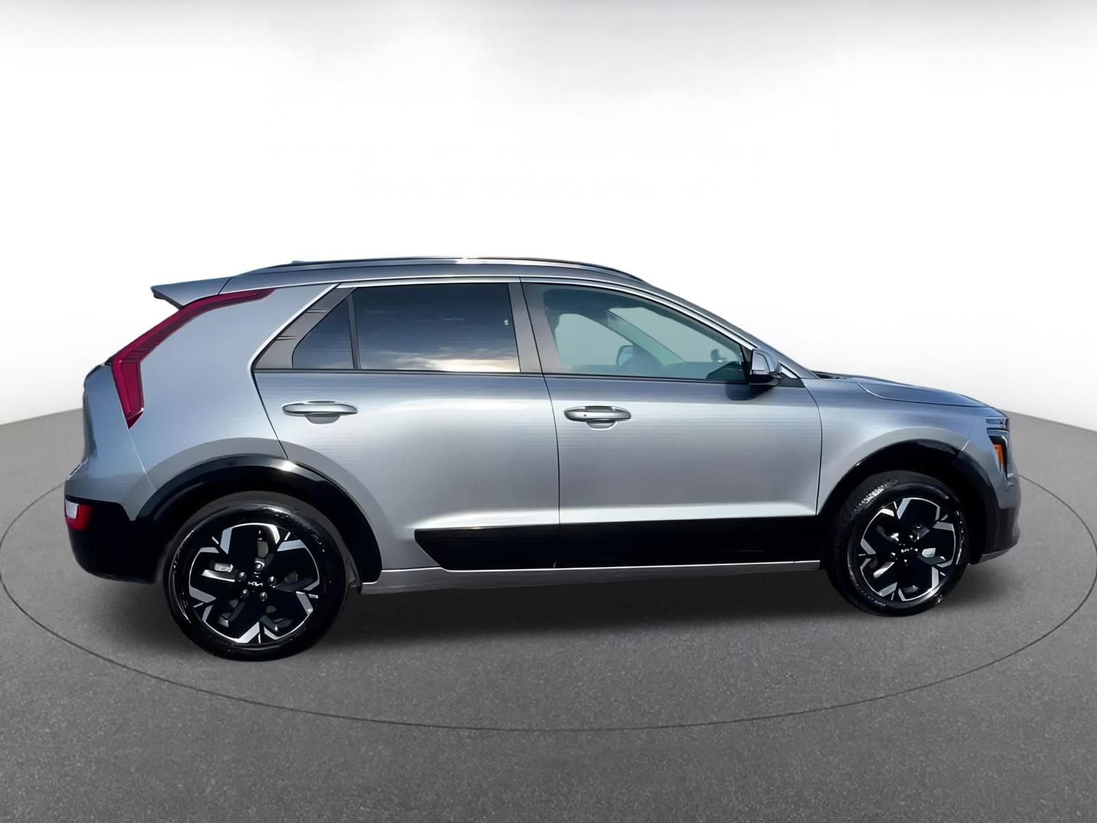Thumbnail: 2023 Kia Niro - 13