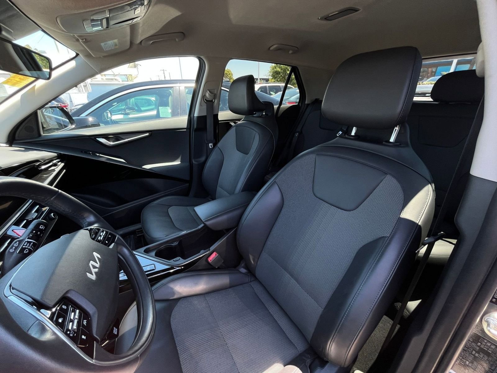 Thumbnail: 2023 Kia Niro - 35