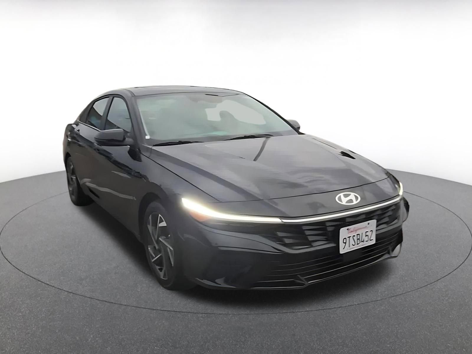 Thumbnail: 2025 Hyundai Elantra - 3