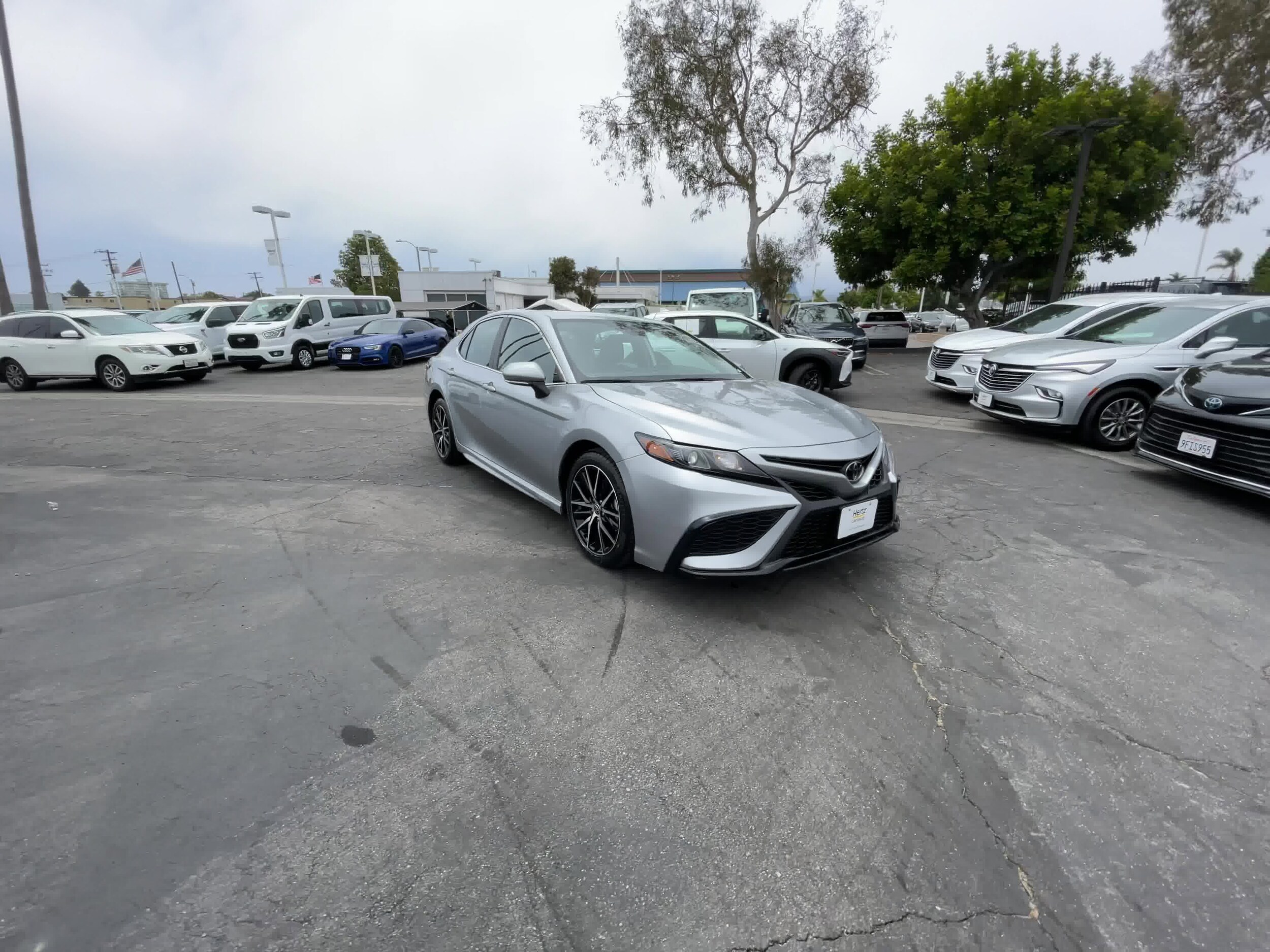 2023 Toyota Camry SE 3