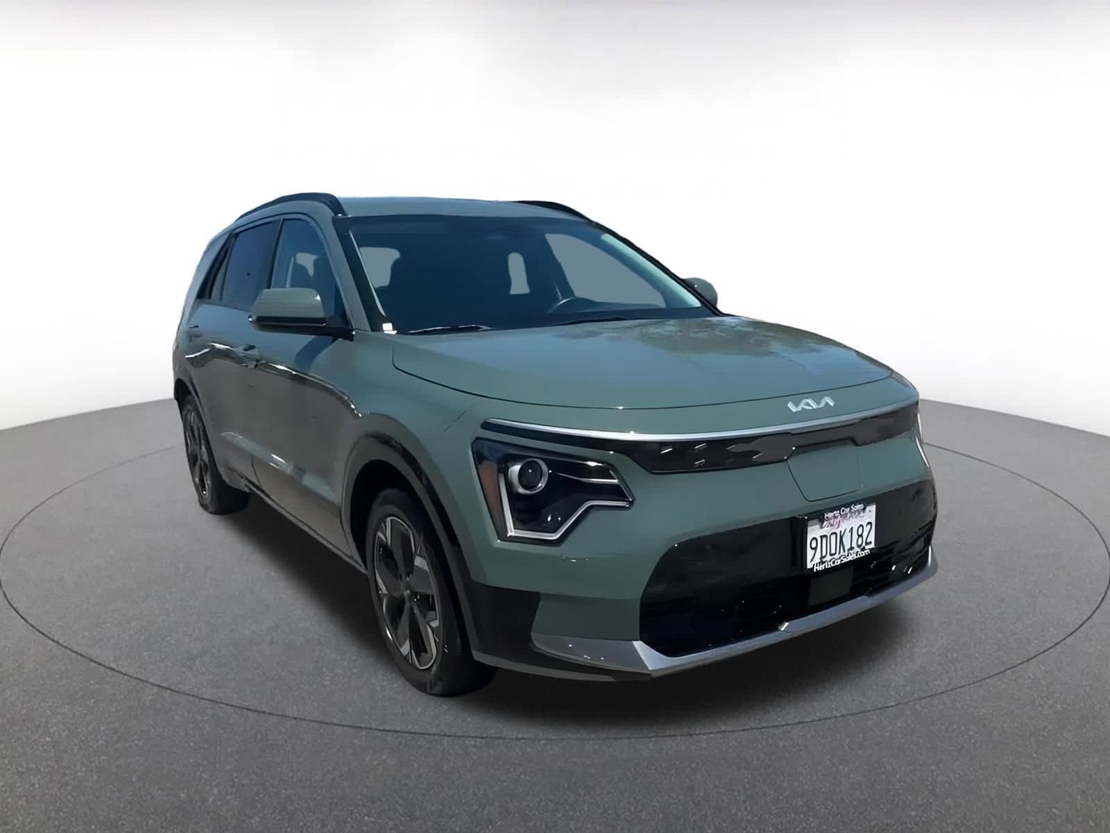 Thumbnail: 2023 Kia Niro - 3