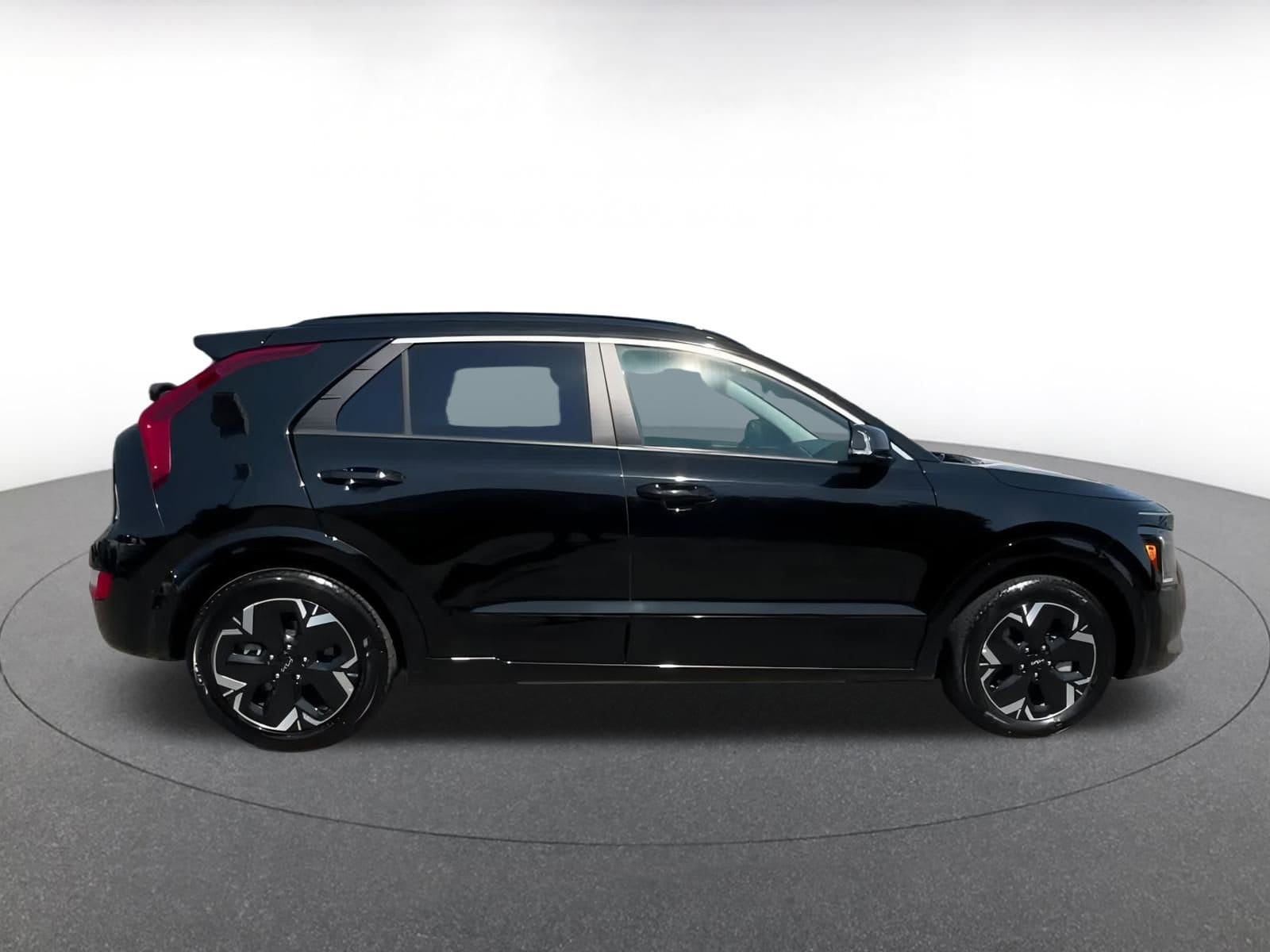 Thumbnail: 2023 Kia Niro - 13