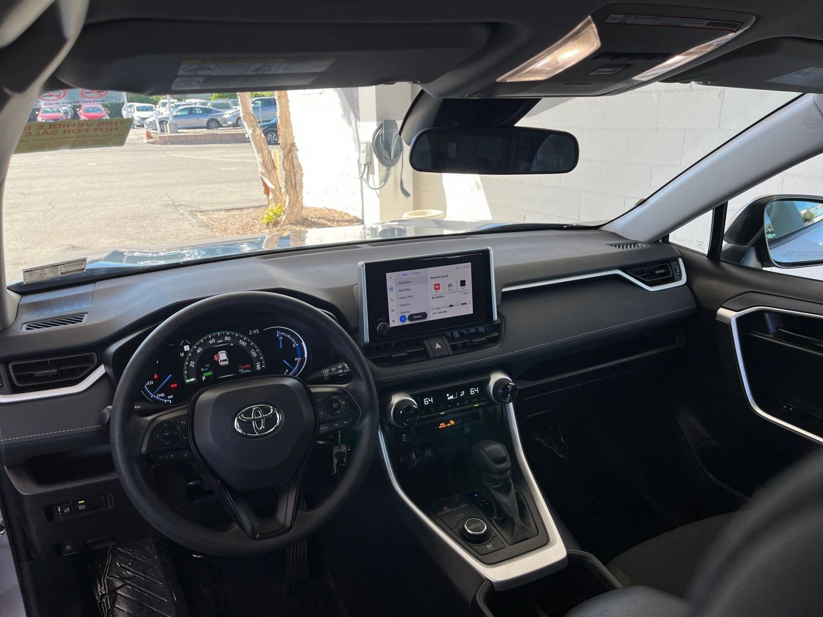 Thumbnail: 2025 Toyota RAV4 - 33