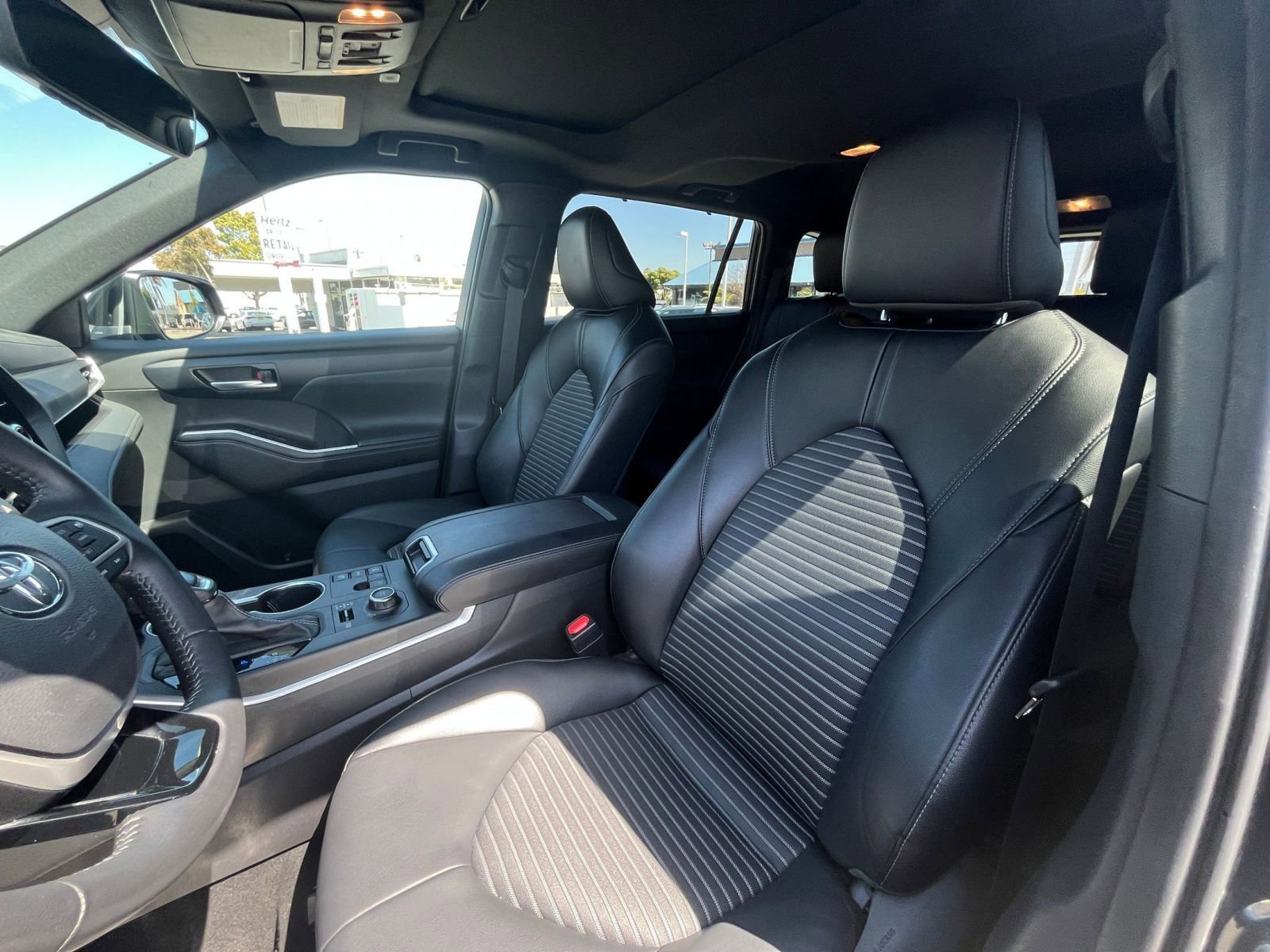 Thumbnail: 2025 Toyota Highlander - 28