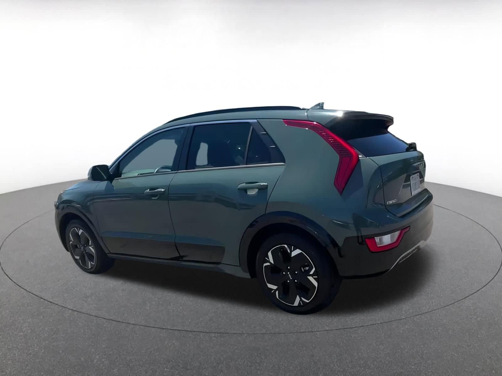 Thumbnail: 2023 Kia Niro - 8