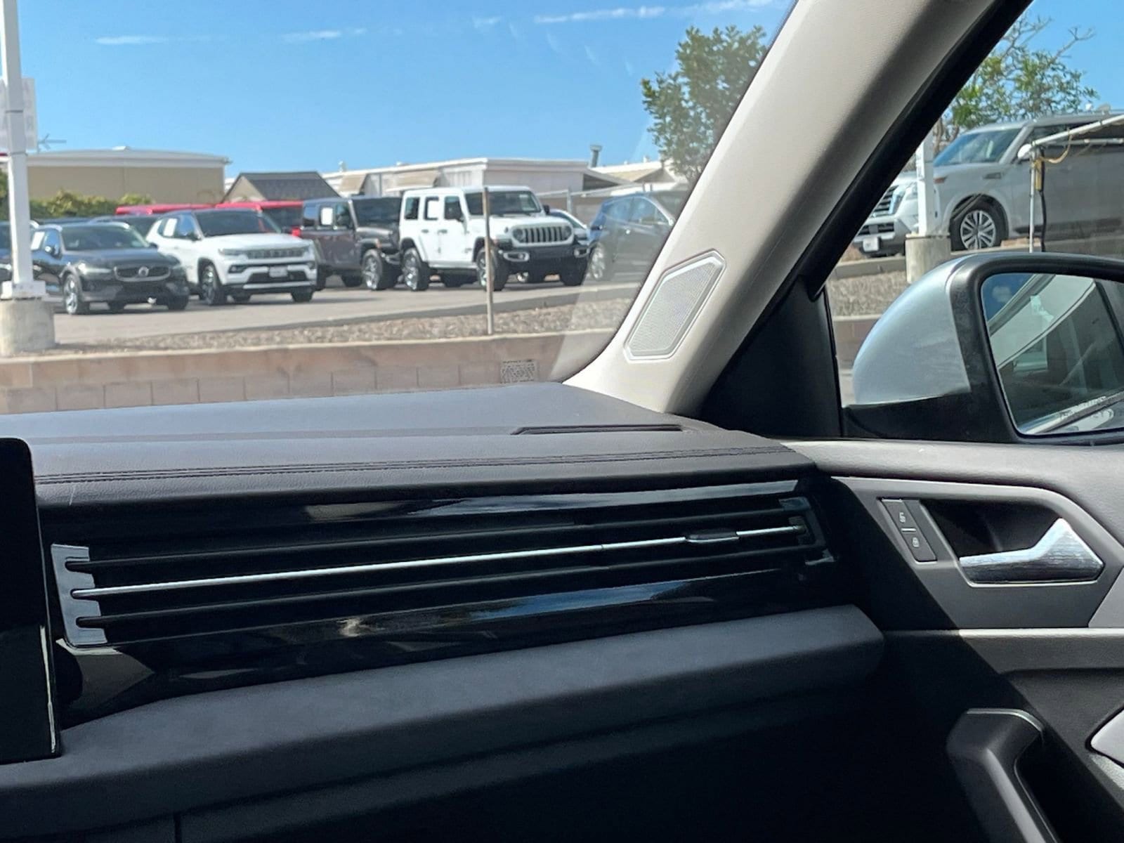 Thumbnail: 2025 Volkswagen Jetta - 35